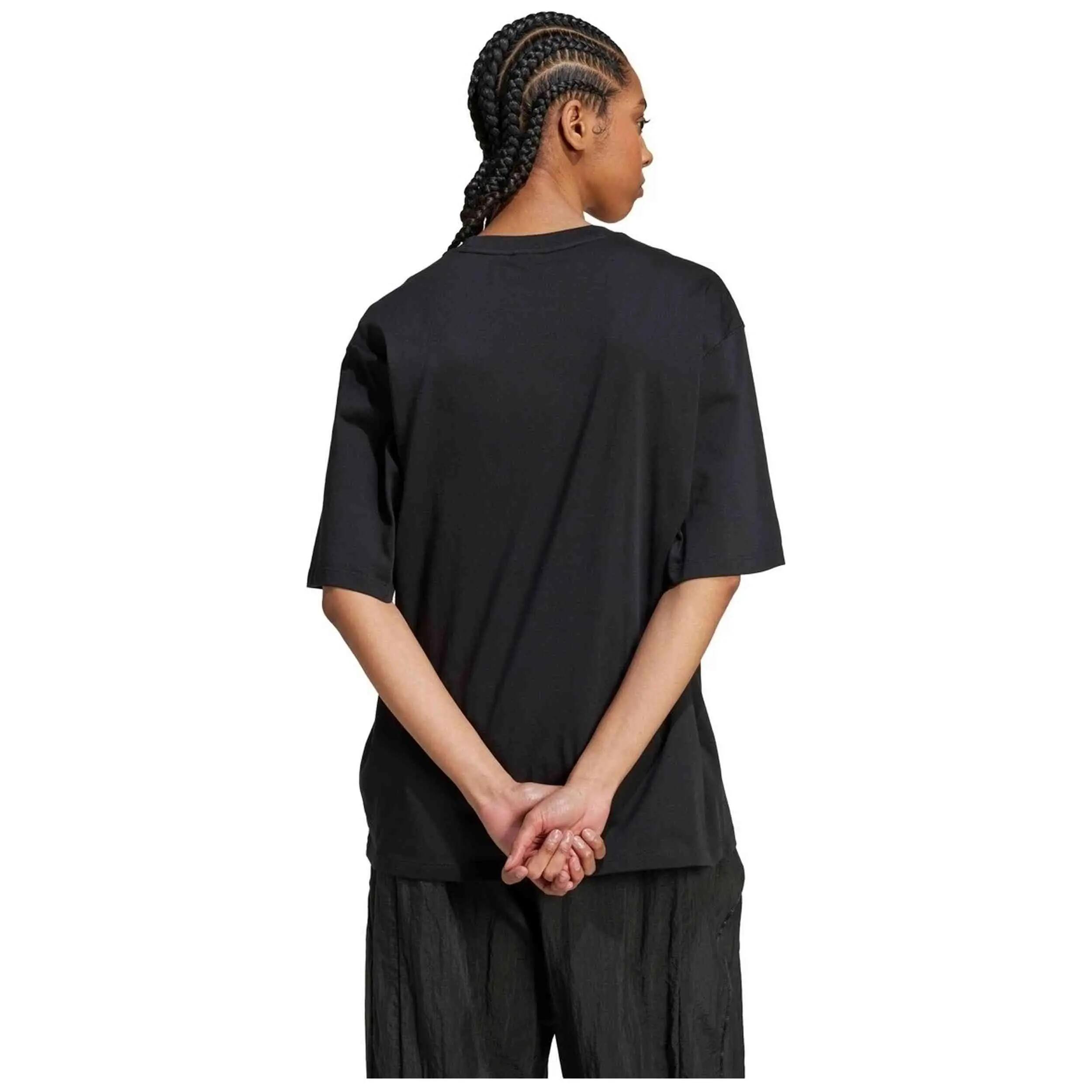 T-shirt Adidas modèle Essentials Boyfriend Tee pour femmes 2/5