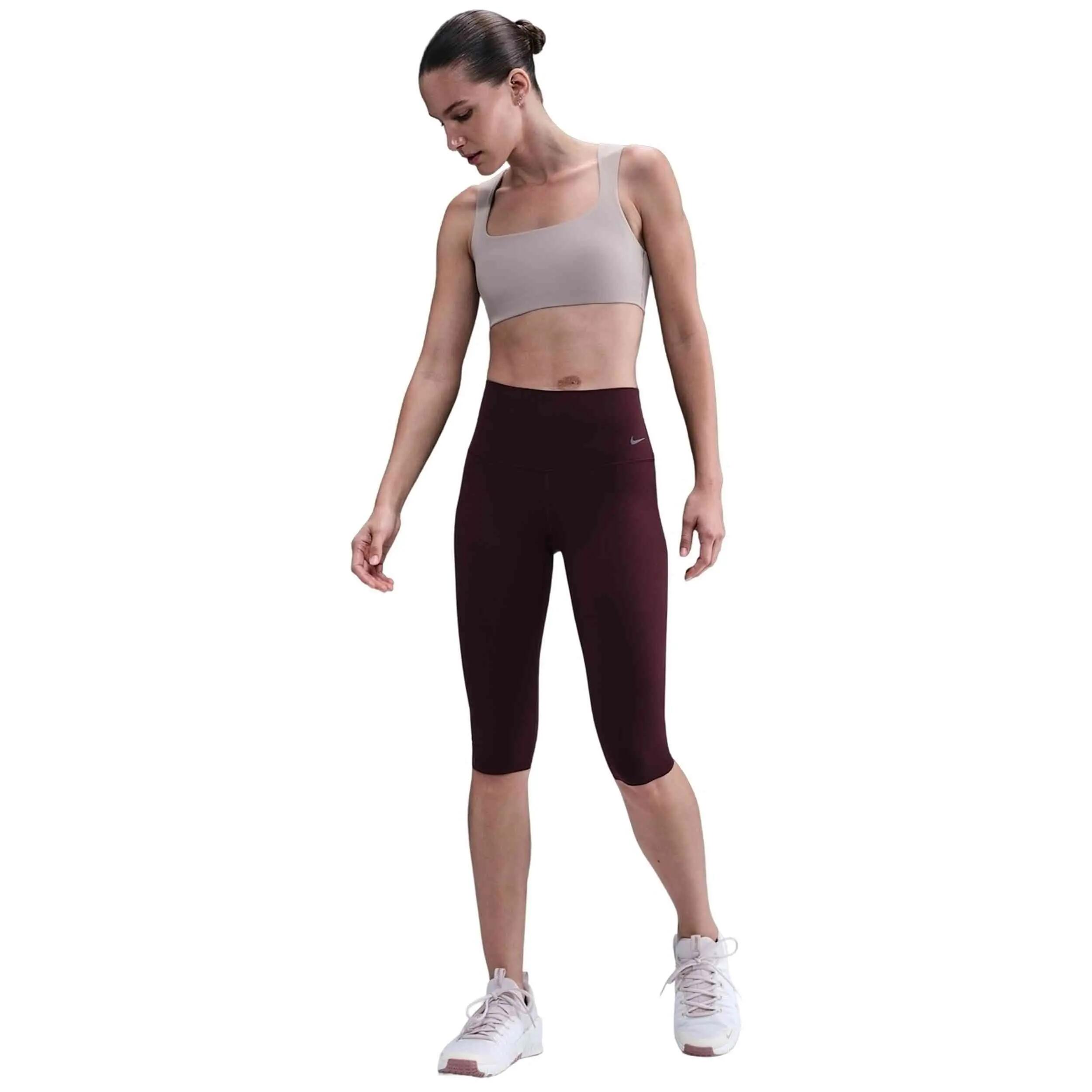 Top Nike modelo HQ3956-009 para mujer 4/5