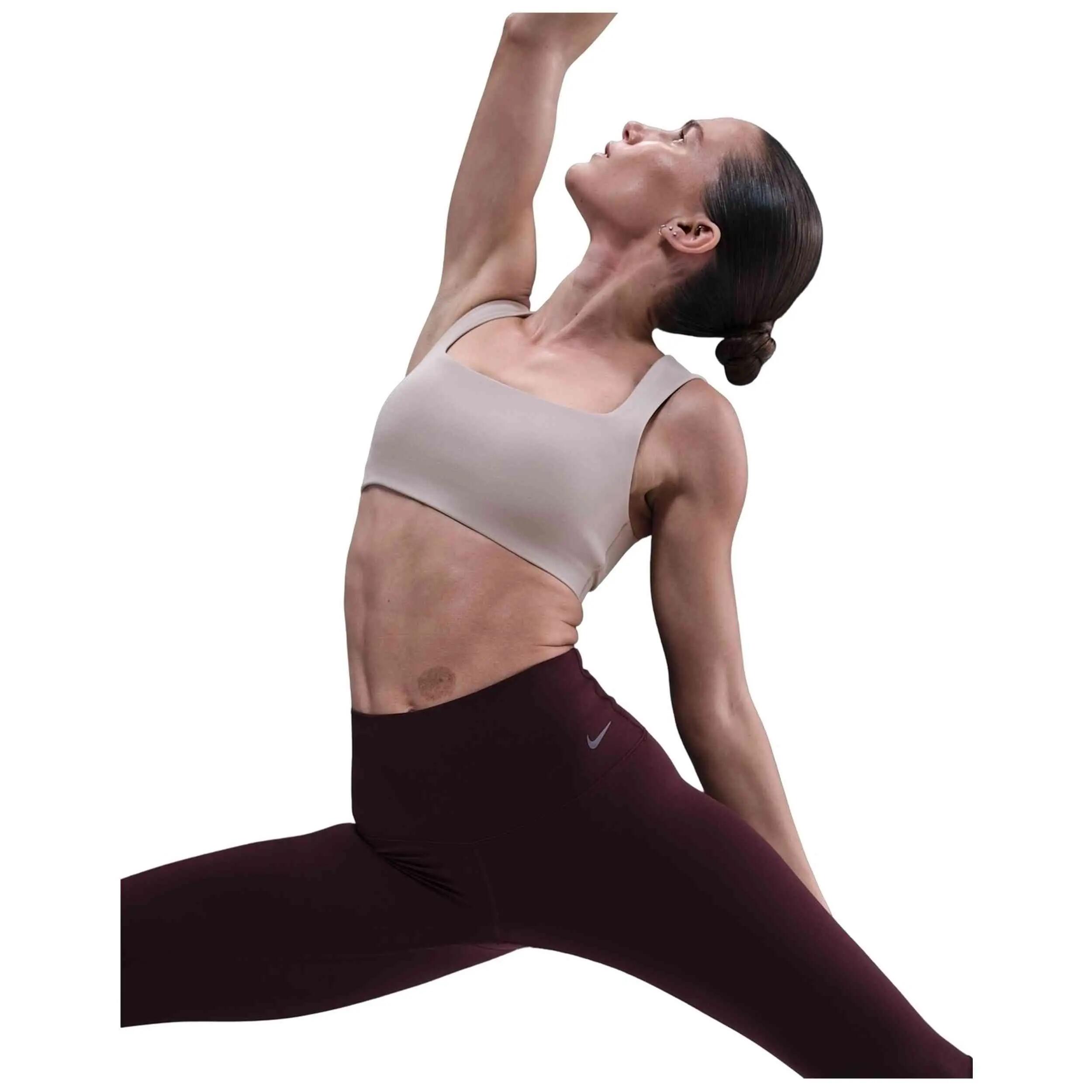 Top Nike modelo HQ3956-009 para mujer 3/5