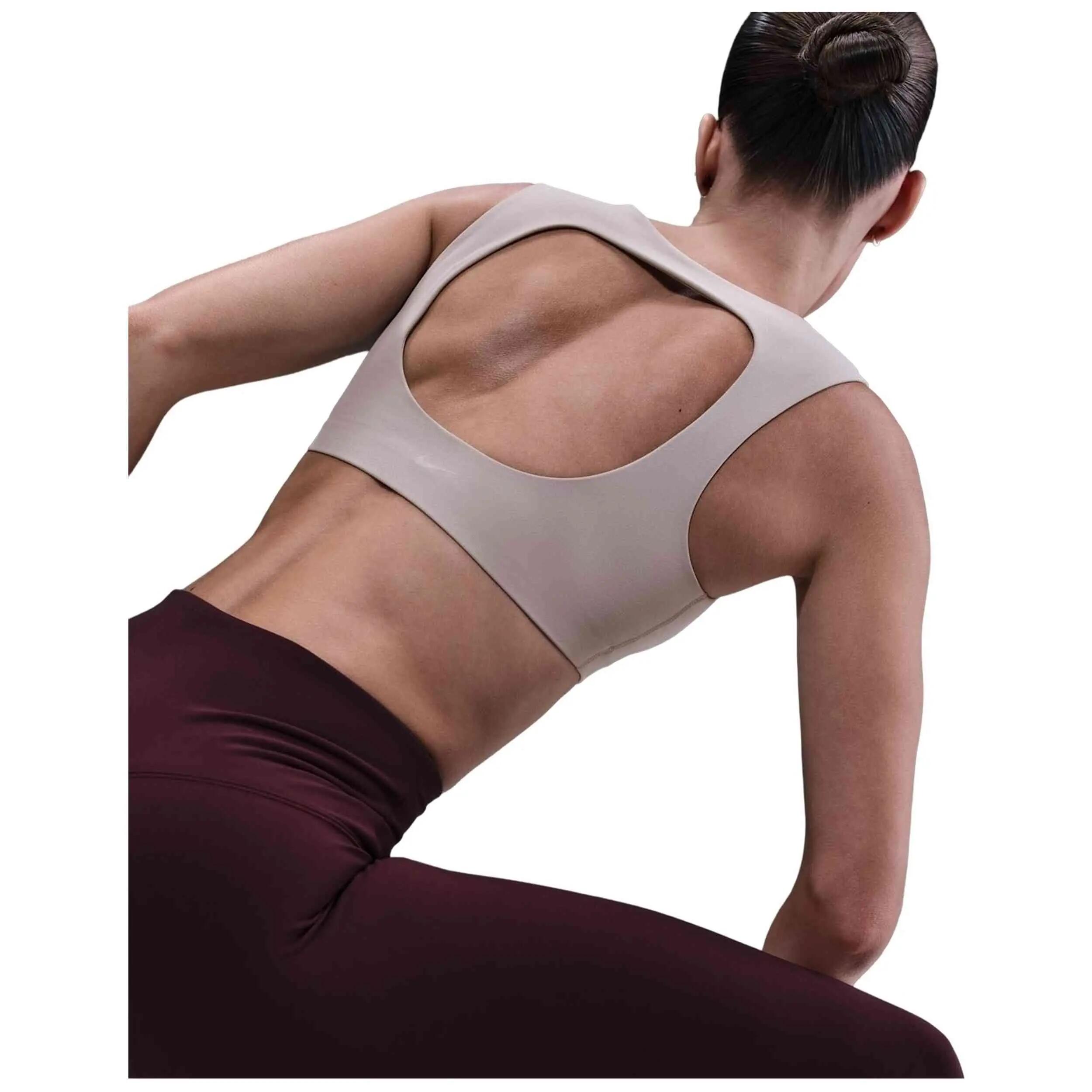 Top Nike modelo HQ3956-009 para mujer 2/5