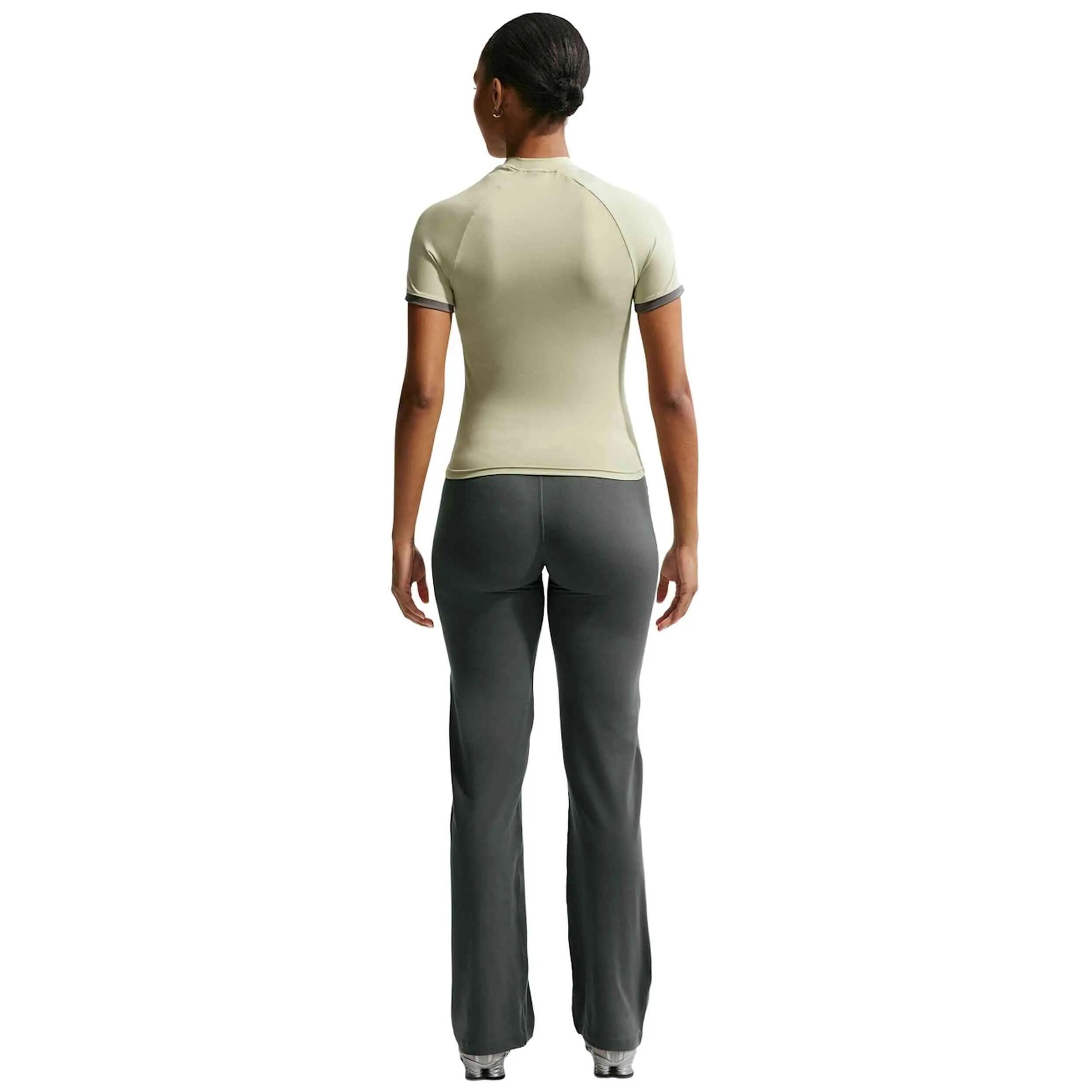 Camiseta de manga corta Nike modelo T Shirt para mujer 5/5