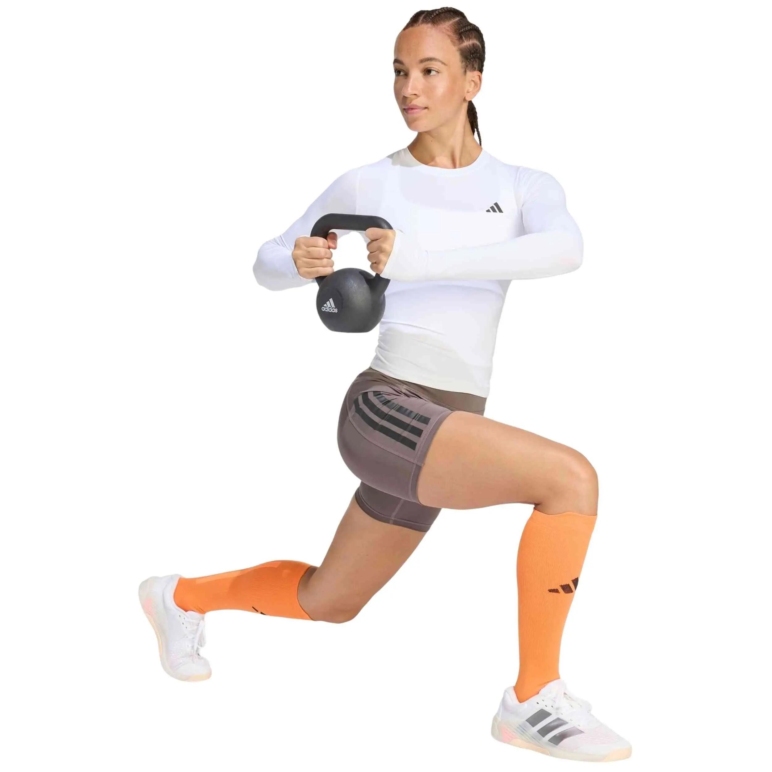 Pantaloncini Adidas modello Optime 3-Stripes per donne 3/4