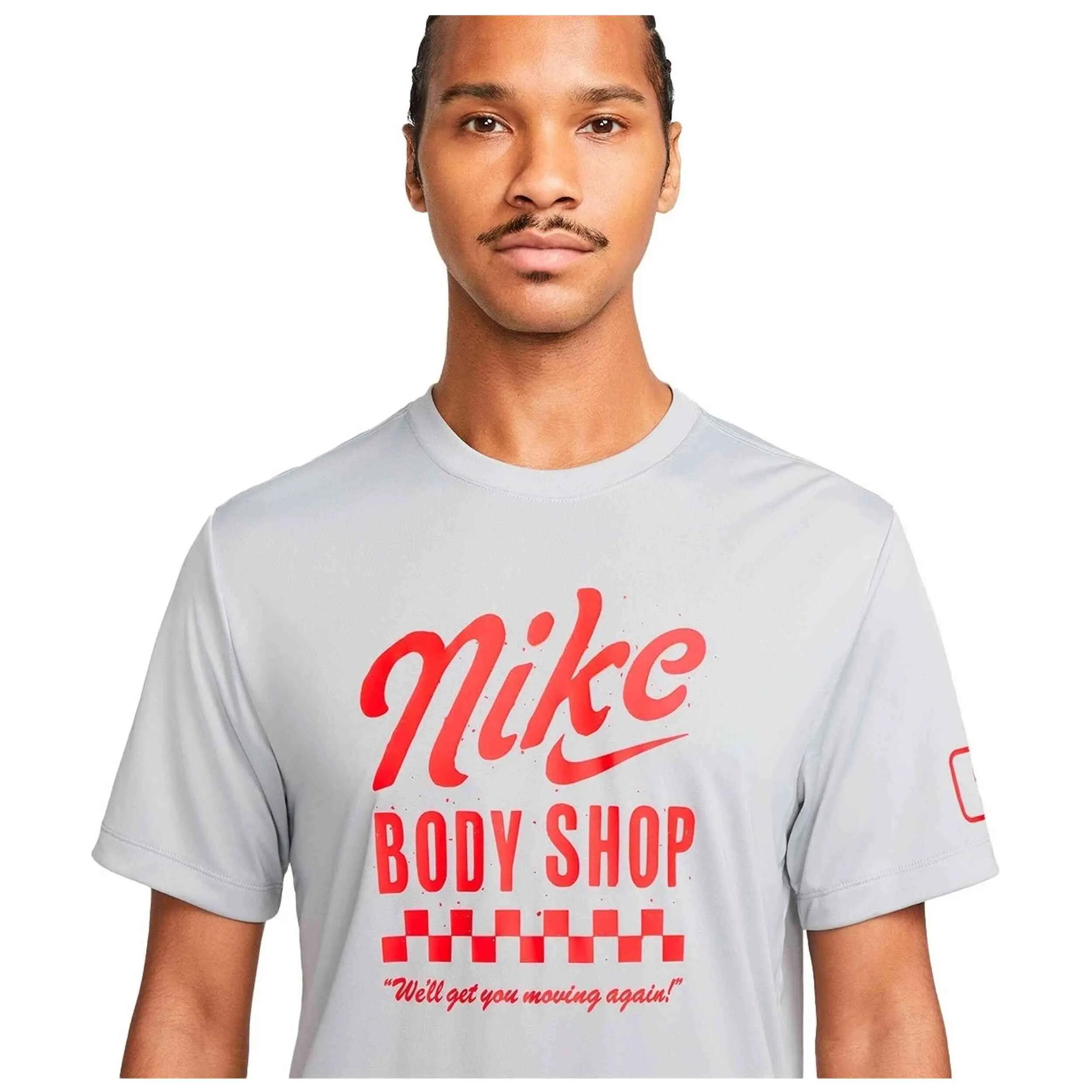 Maglia a maniche corte Nike modello FD0128-012 per uomini 3/5