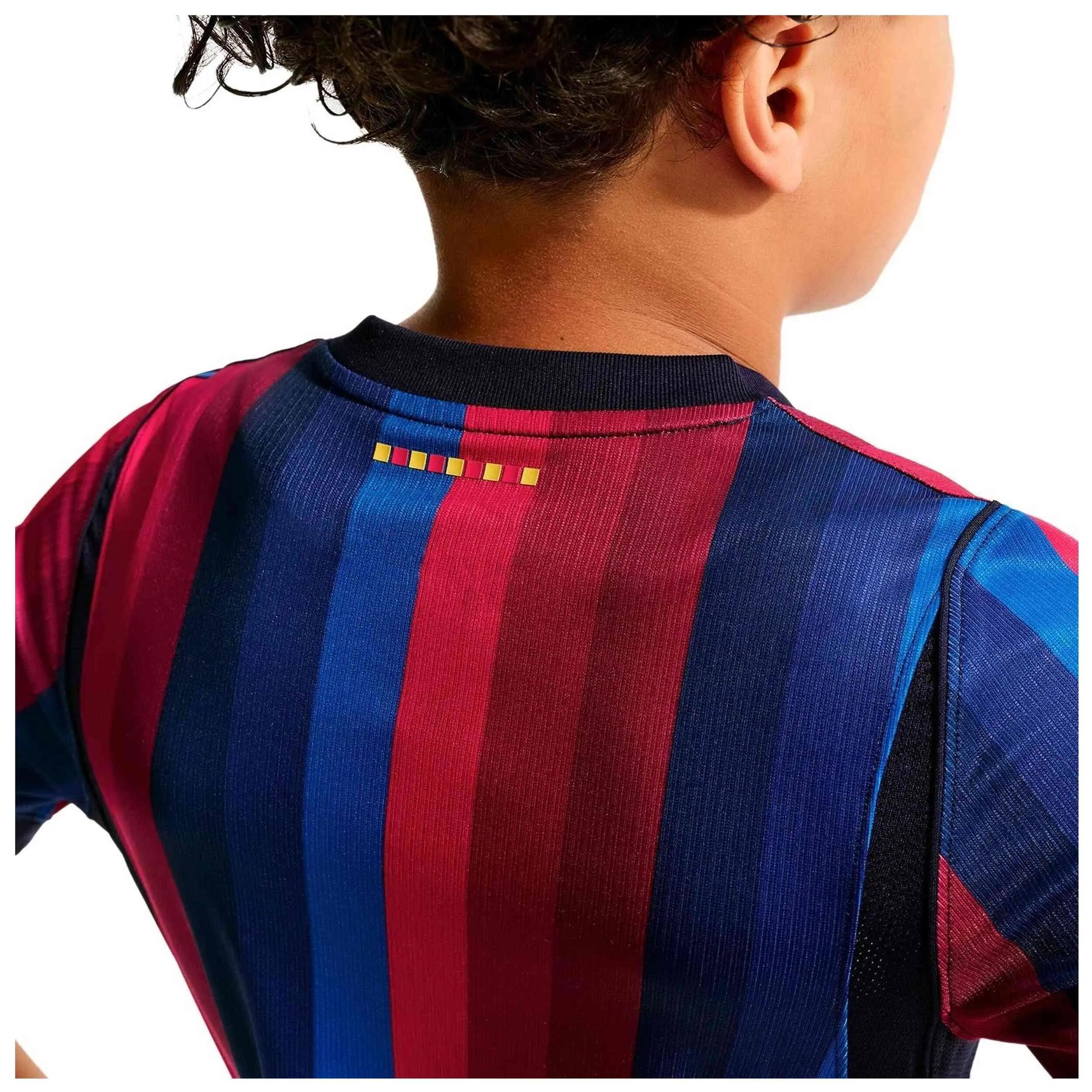Camiseta de manga corta Nike modelo II1624-683 para niños unisex 4/4