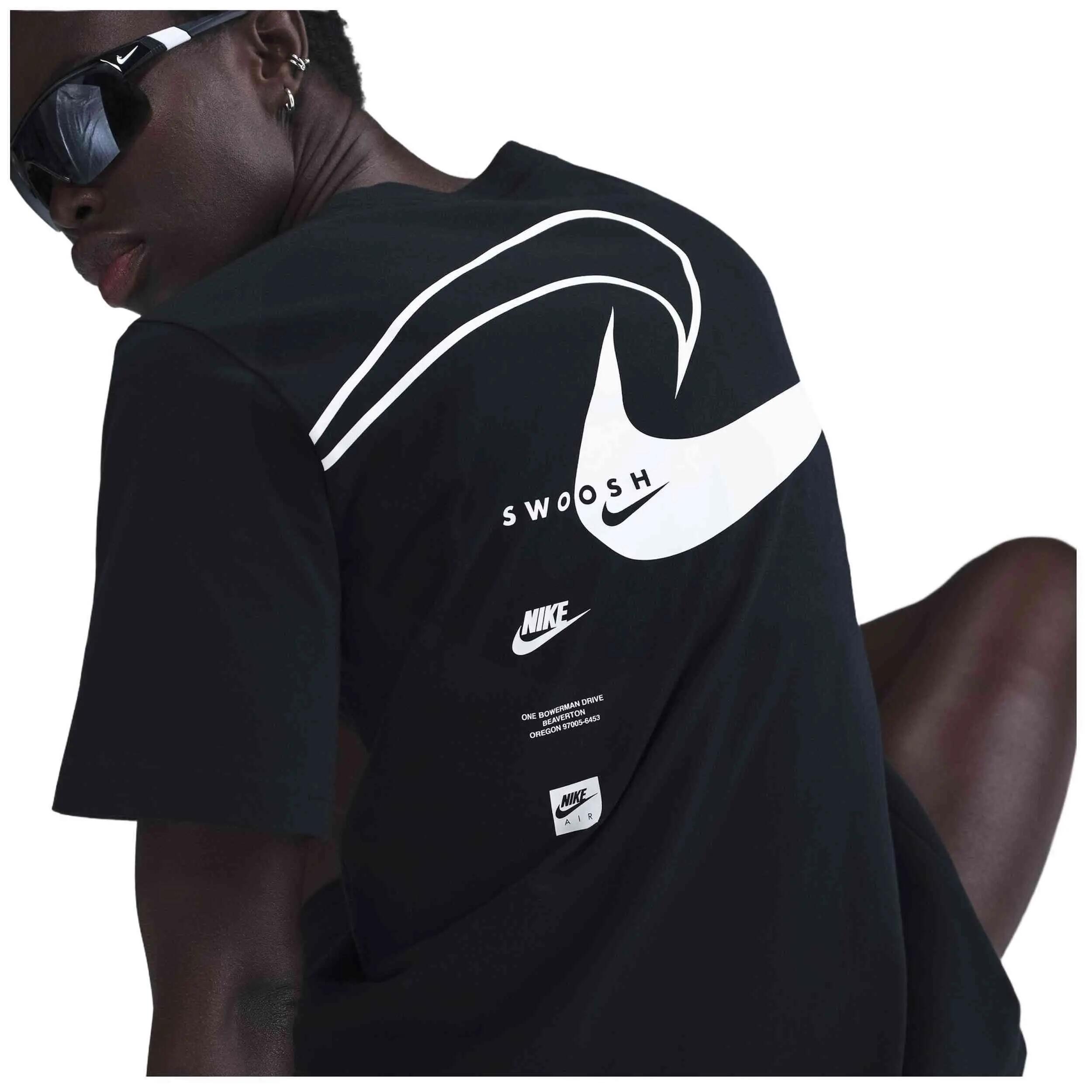 Maglia a maniche corte Nike modello HQ1698-010 per donne 3/5