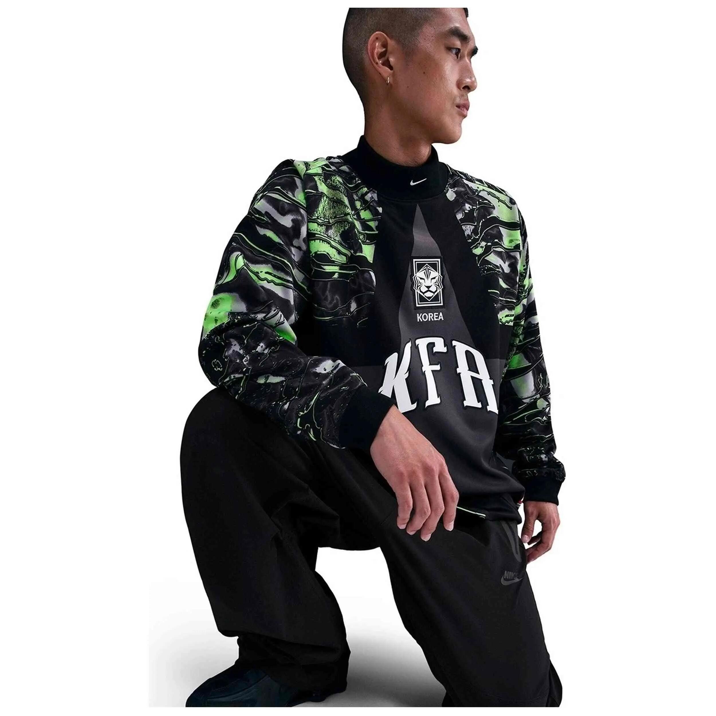 T-shirt à manches longues Nike modèle KFA Long Sleeve pour homme 3/5