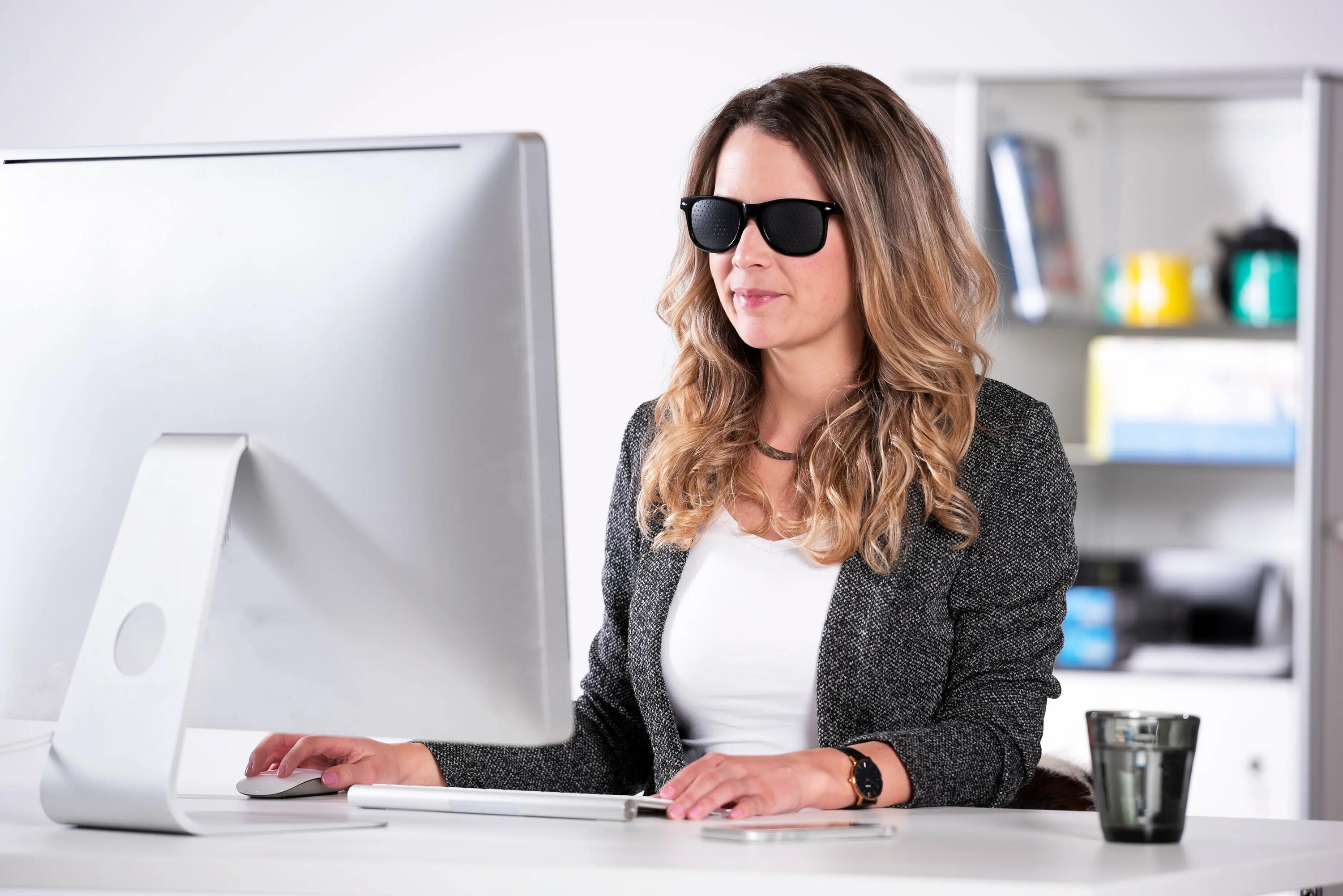 Lunettes Artzt Neuro à sténopé 3/4