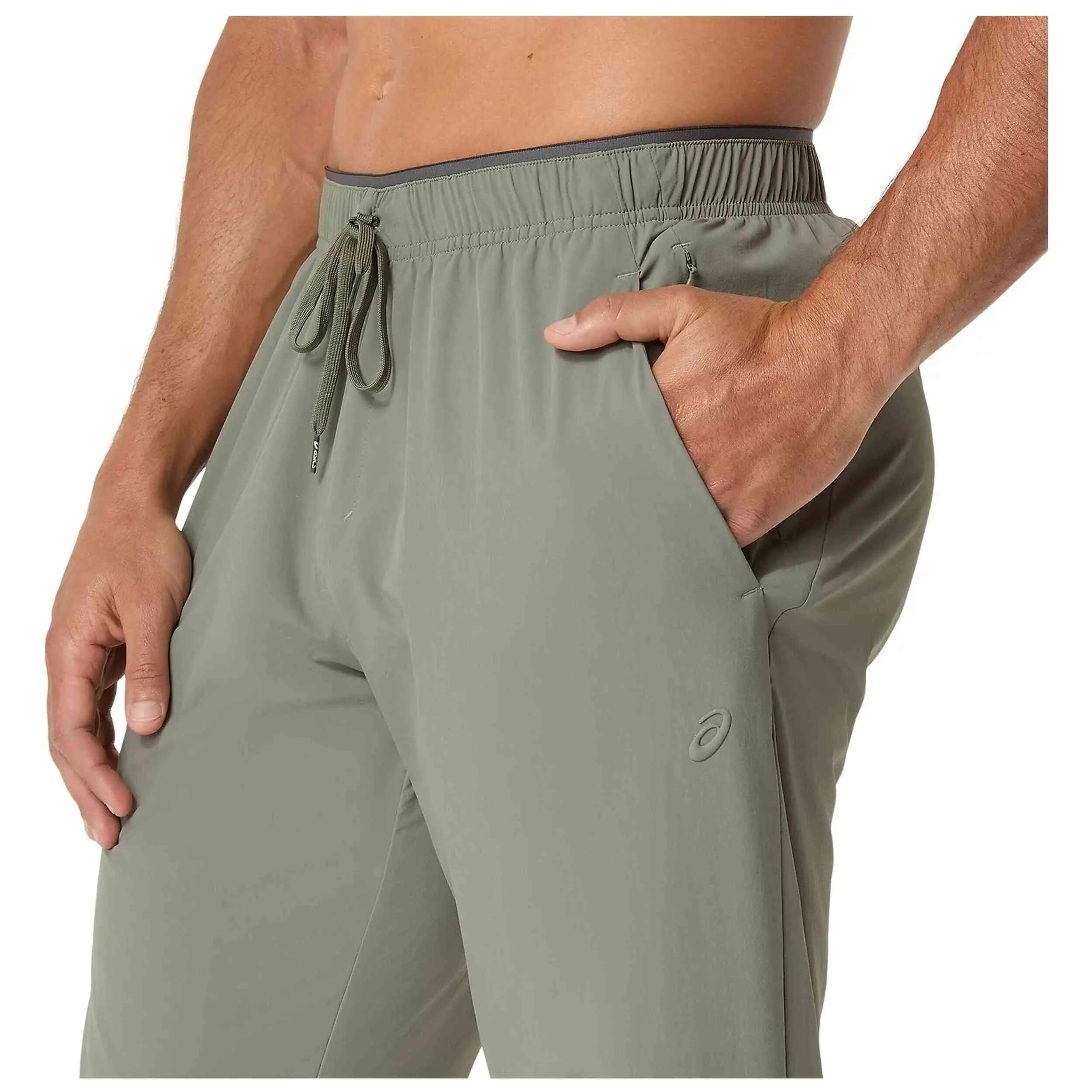 Pantalon de survêtement Asics modèle COMFORT CORE STRETCH WOVEN PANT pour homme 4/5