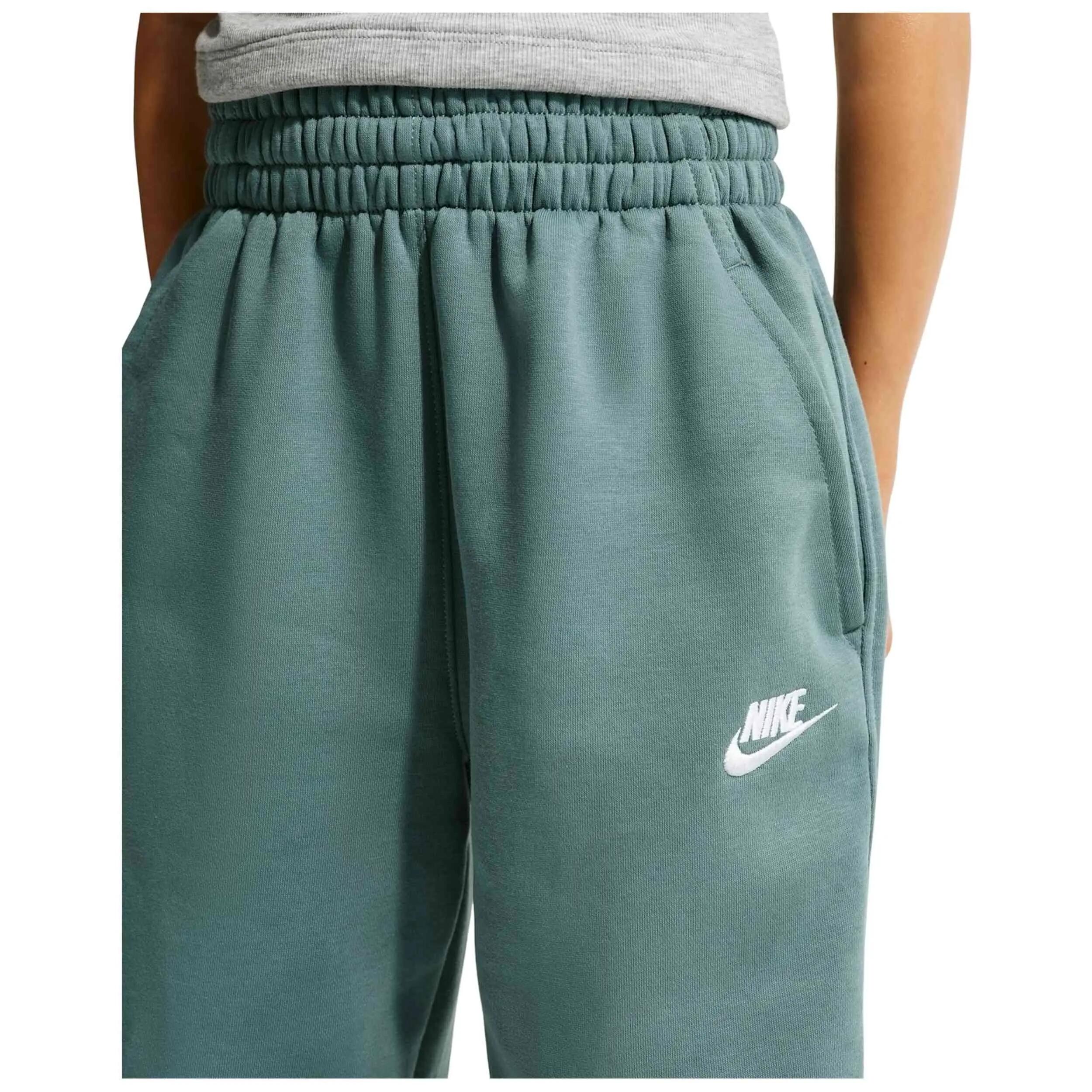 Pantalon de chandal Nike modelo Nike Club Fleece para niños 2/5