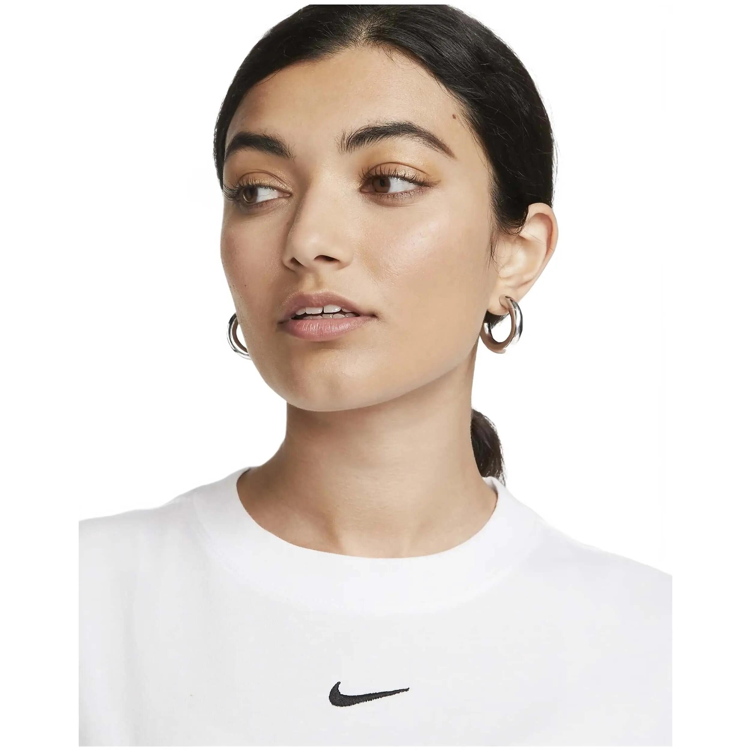 Kurzarmshirt Nike Modell FD4149-100 für frauen 3/4