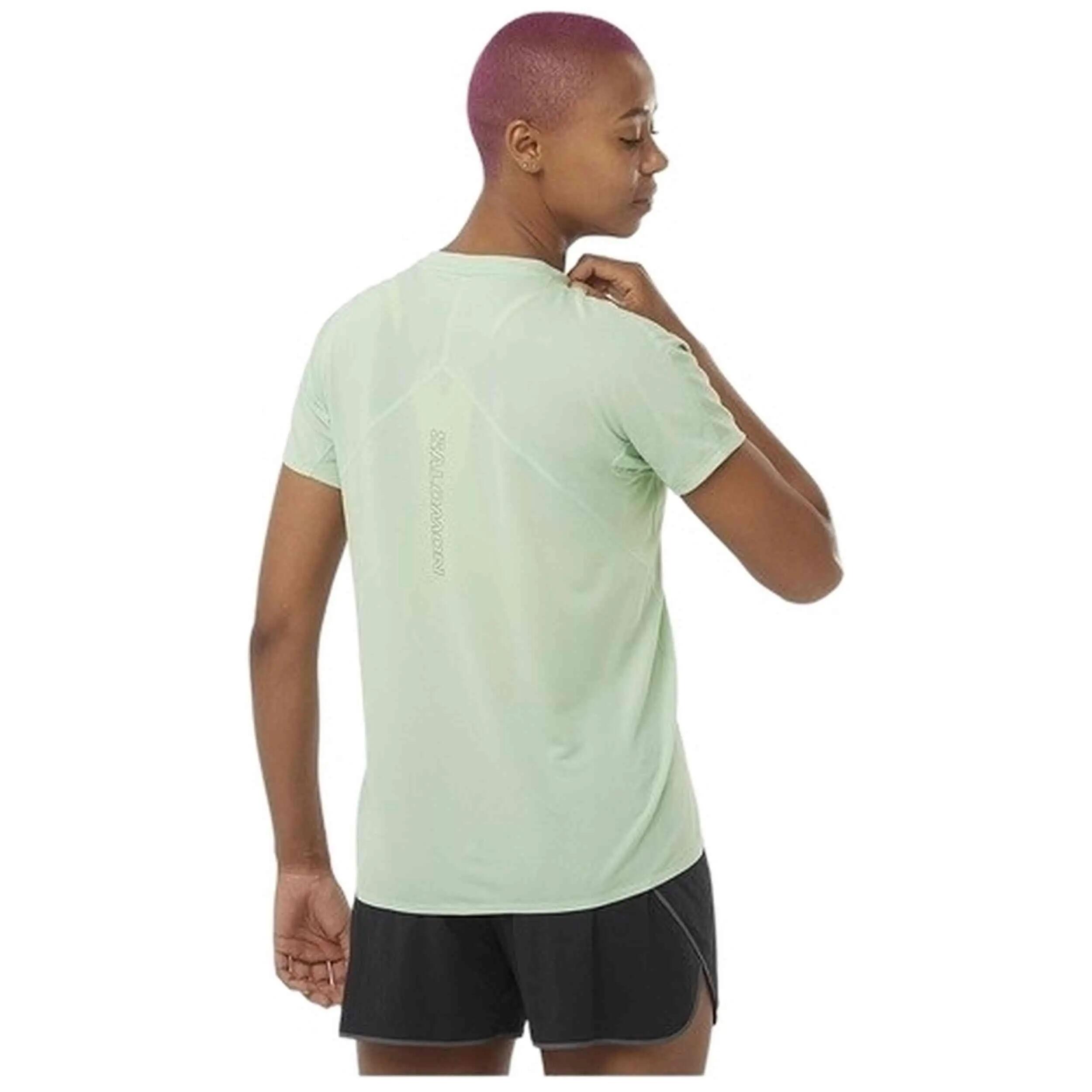 Kurzarmshirt Salomon Modell Sense Aero GFX für frauen 4/5
