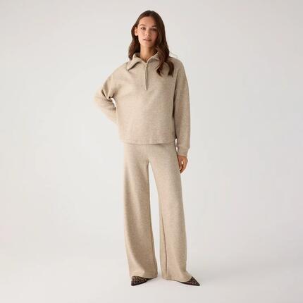 Pull chaud beige à col zippé