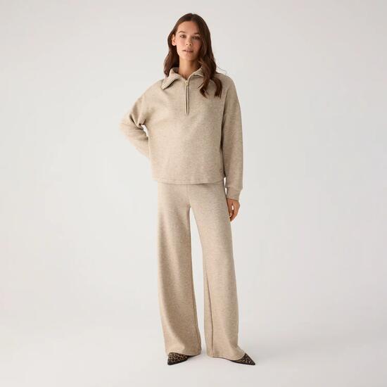 Pull chaud beige à col zippé