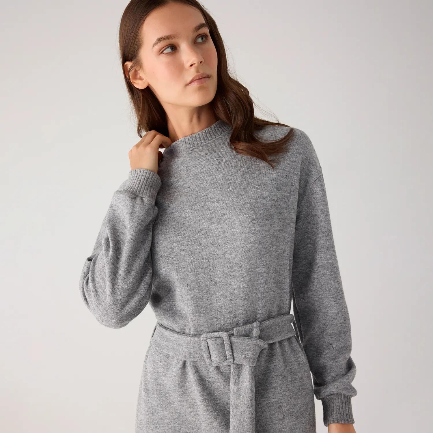 Vestido cálido corto con cinturón ajustable gris 4/4