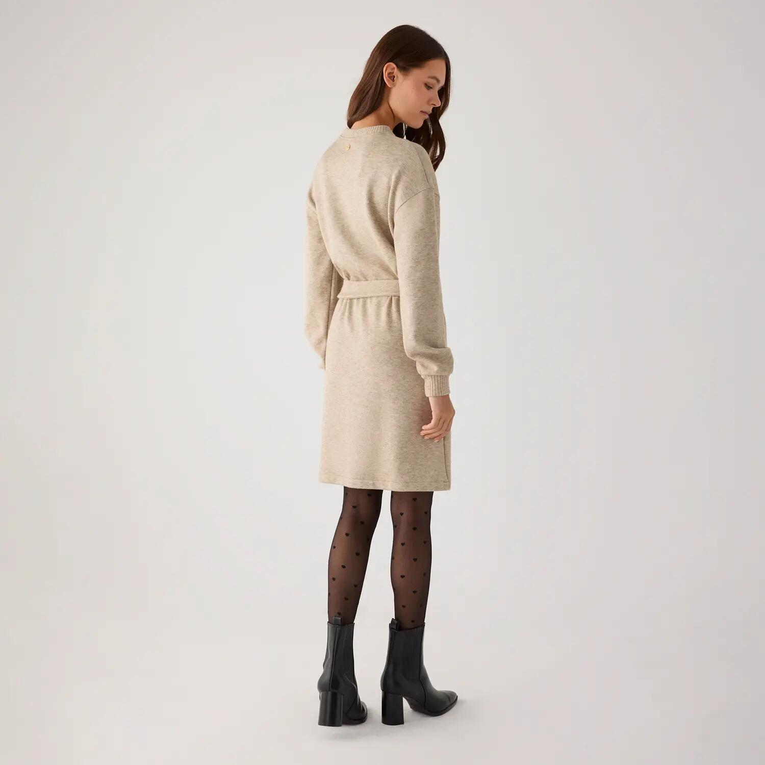 Vestido cálido corto con cinturón ajustable beige 2/4