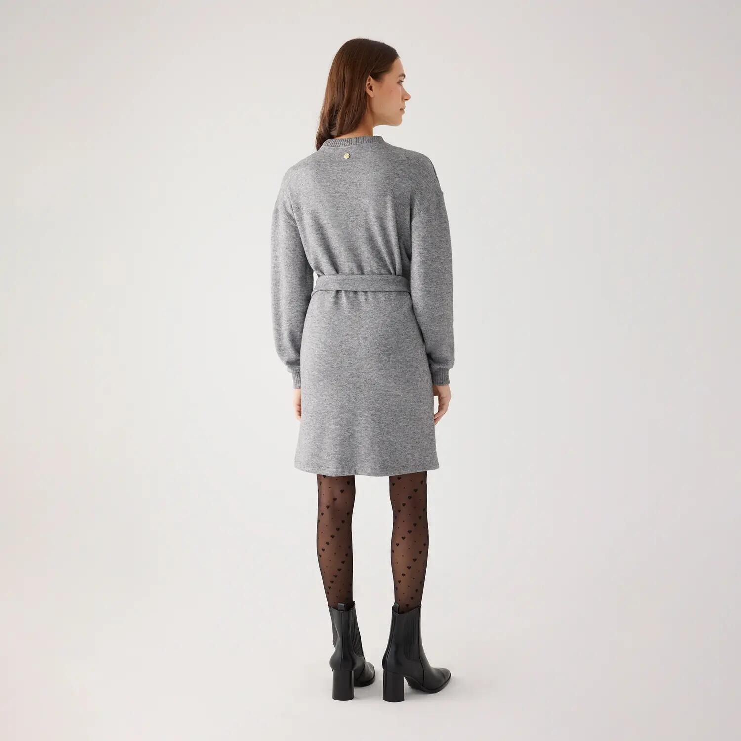 Vestido cálido corto con cinturón ajustable gris 2/4