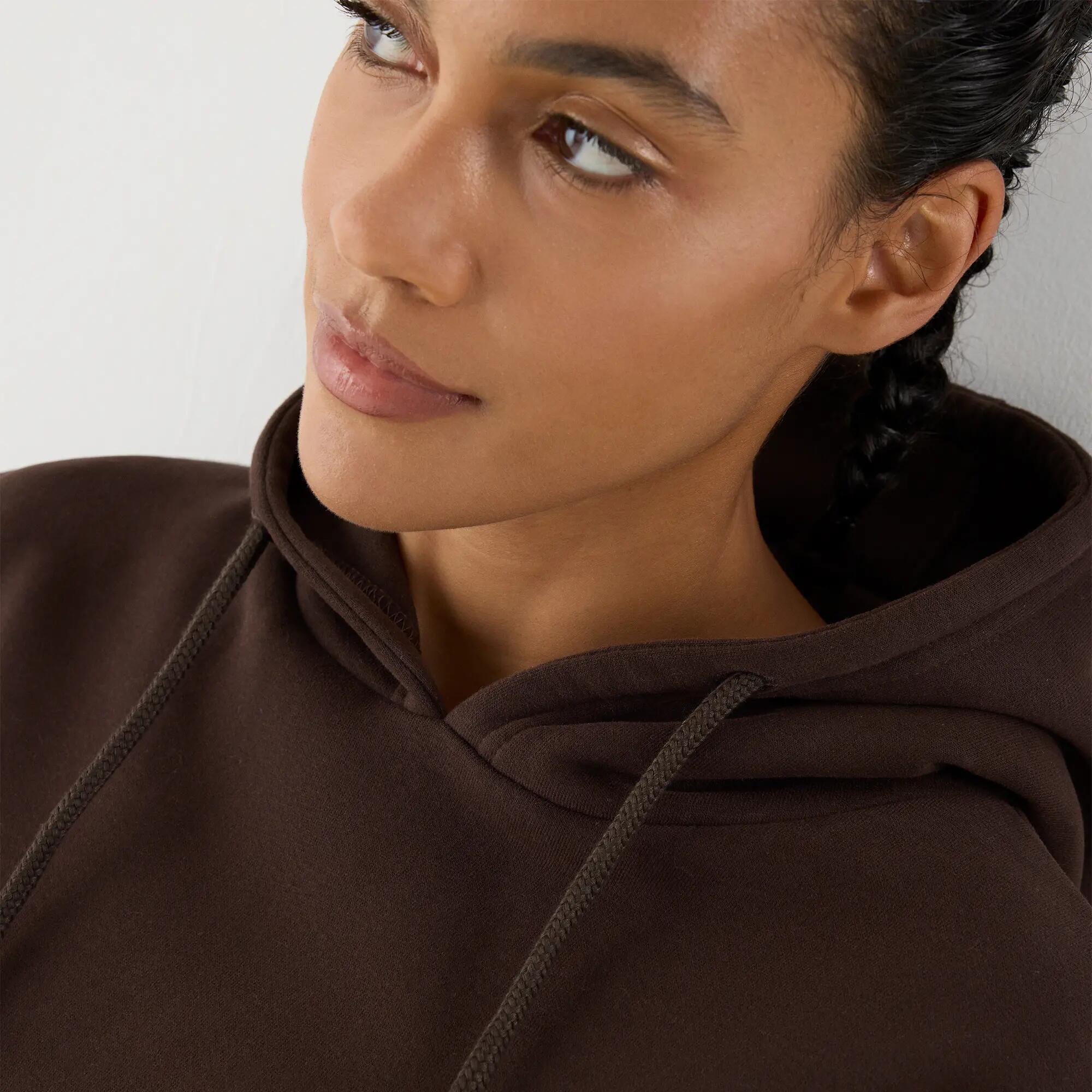 Sudadera deportiva afelpada con capucha marrón 3/7