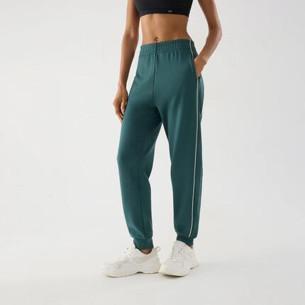 Pantalón deportivo jogger con bolsillos lineas a contraste verde botella