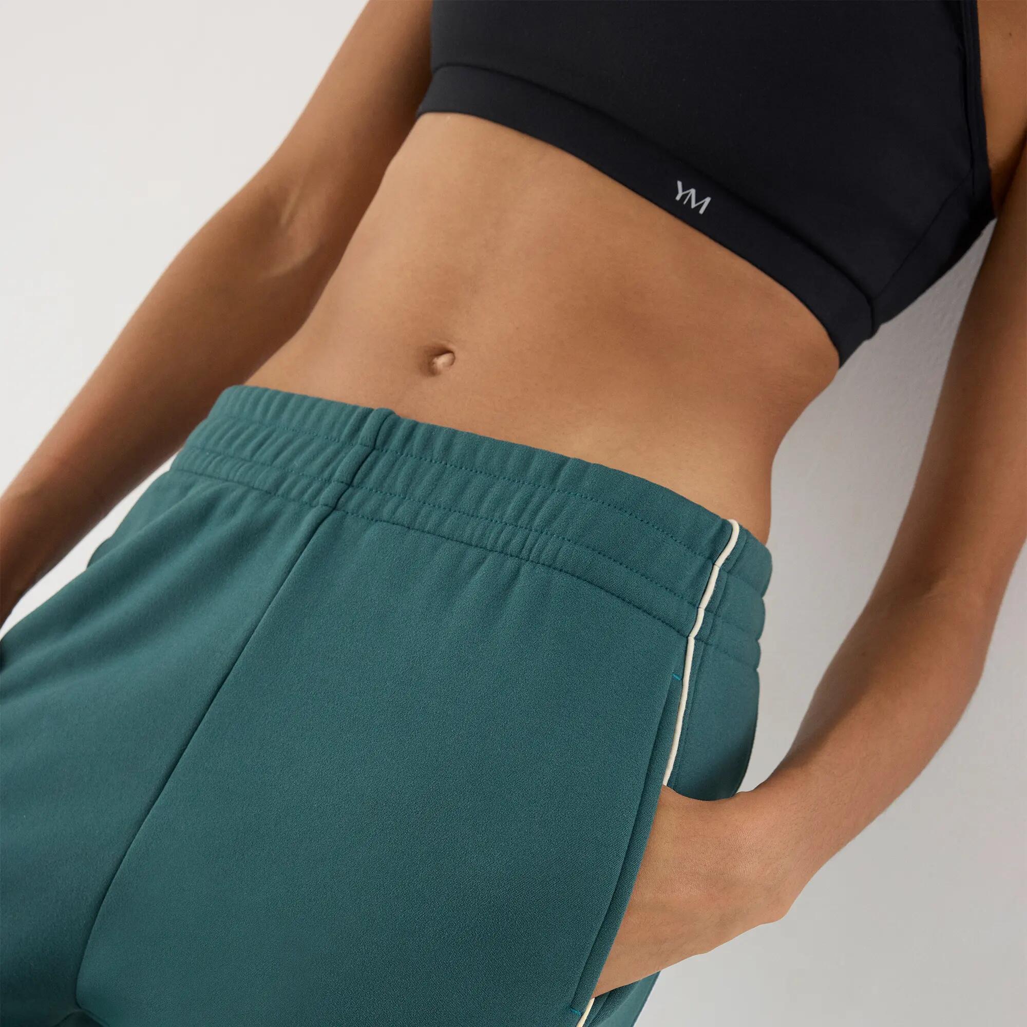 Pantalón deportivo jogger con bolsillos lineas a contraste verde botella 4/5
