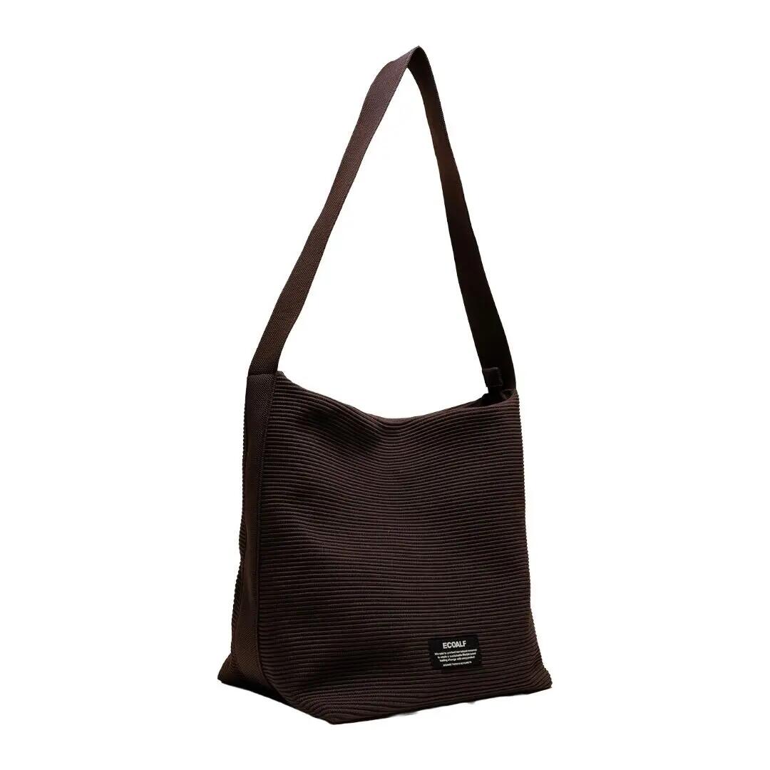 Bolso Marrón Ecoalf Bucket Tika Dark Brown con Efecto Pana Cómodo y Ligero 2/4