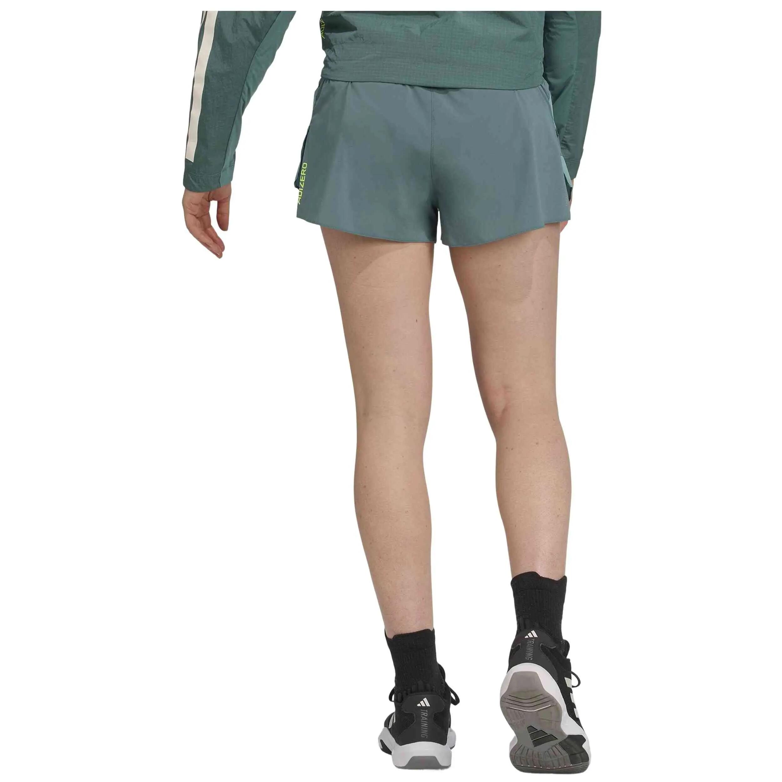Pantaloncini Adidas modello JP1494-3-C per donne 4/5