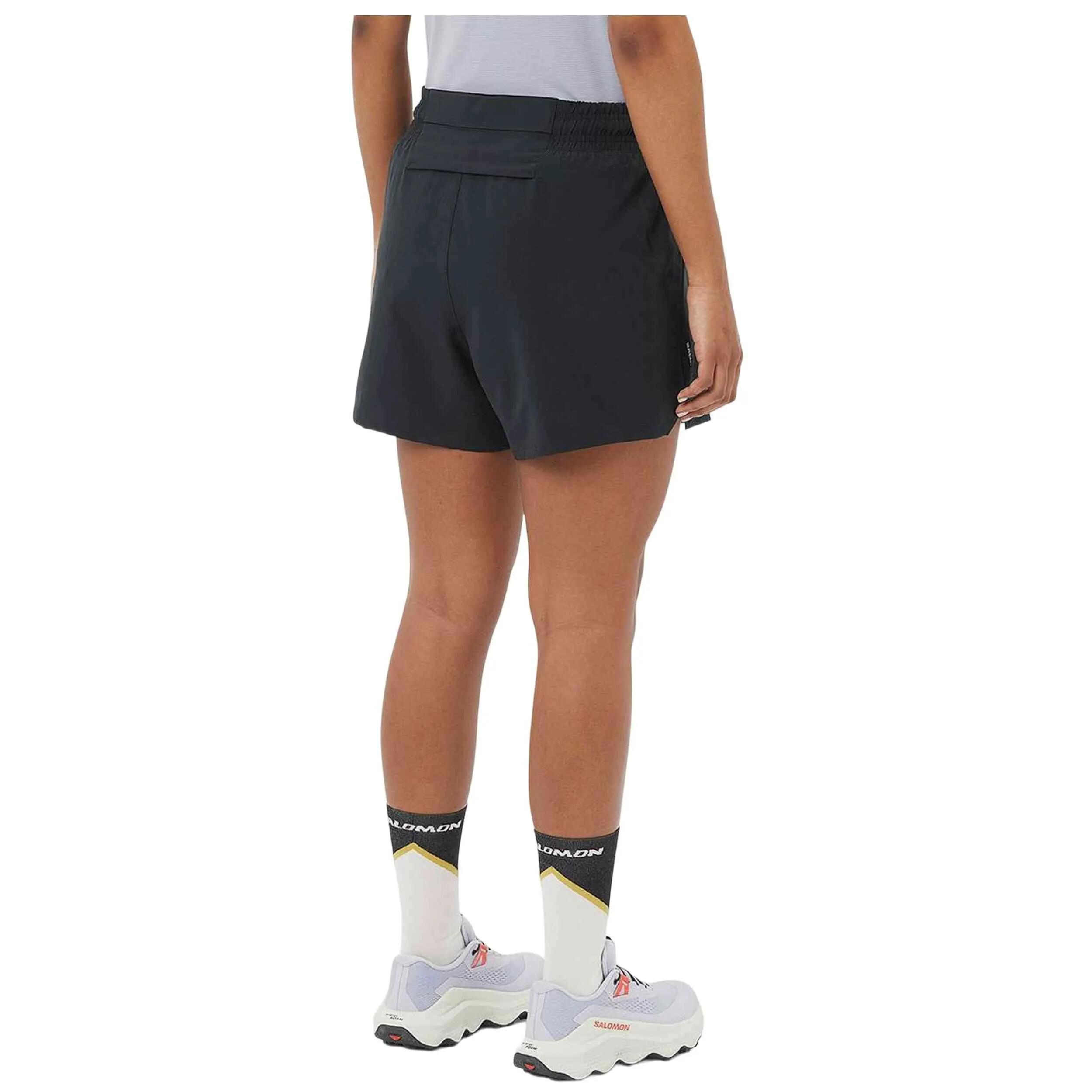 Pantaloncini Salomon modello Shkout Easy Shorts 4 per donne 3/5