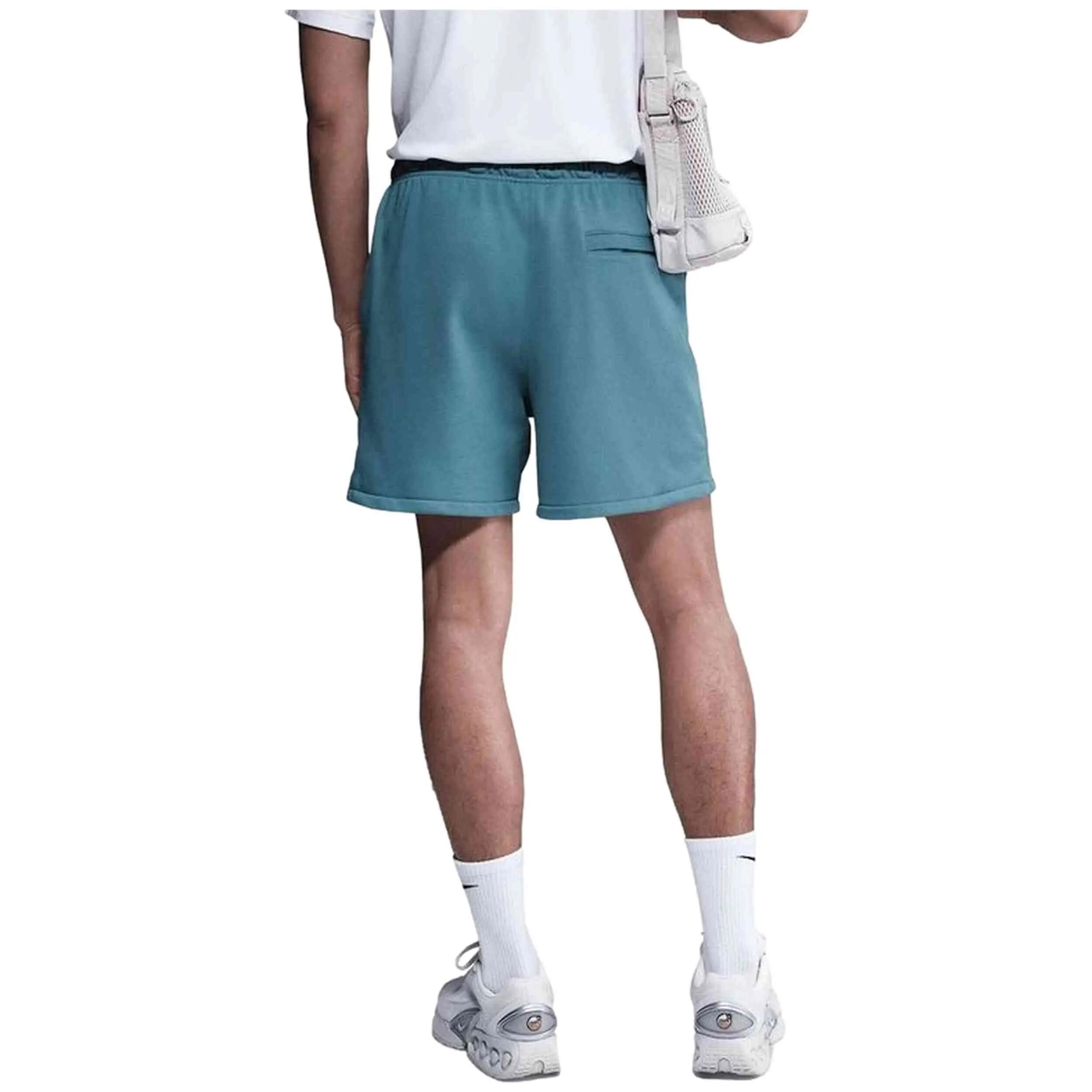 Calções Nike modelo FN3520-464 para homem 2/2