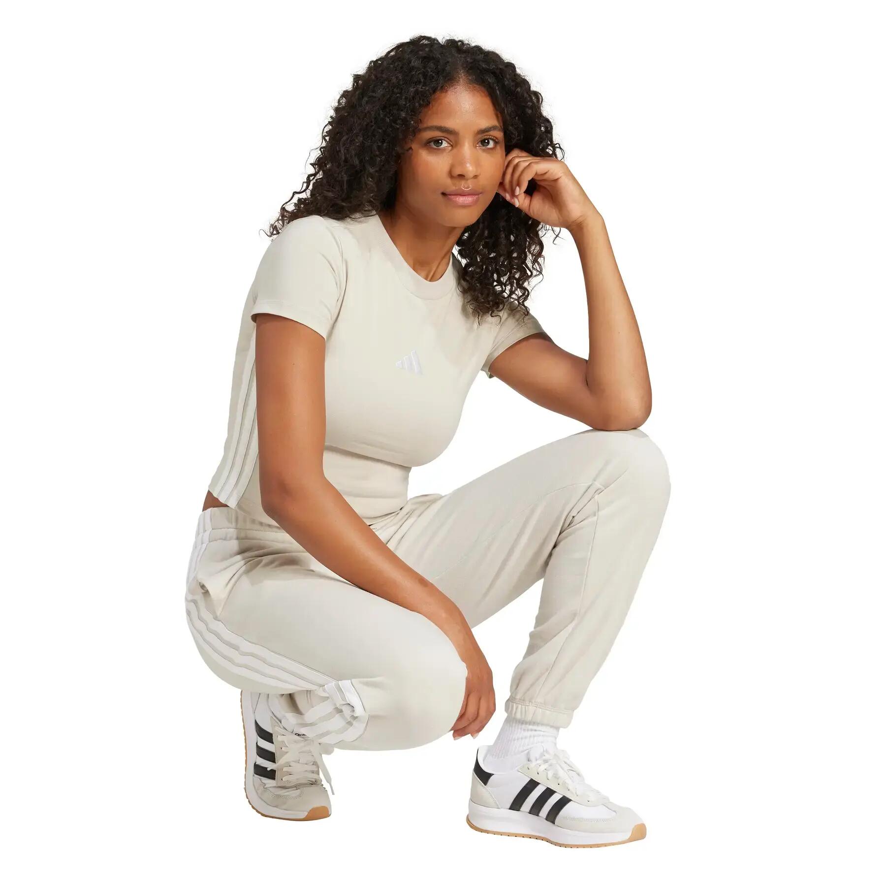T-shirt da donna adidas Essentials 3-Stripes 3/6