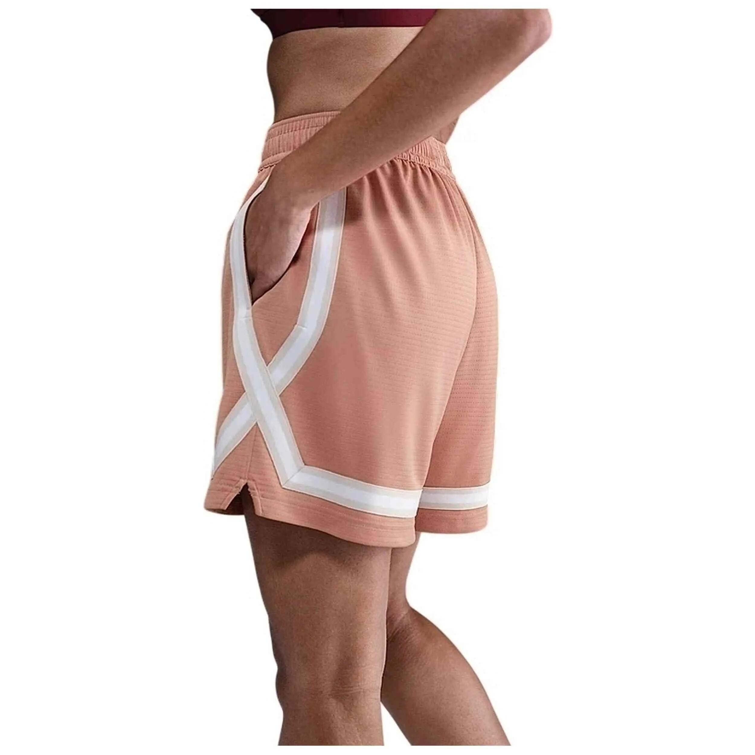 Pantaloncini Nike modello FV8505-688 per donne 4/5