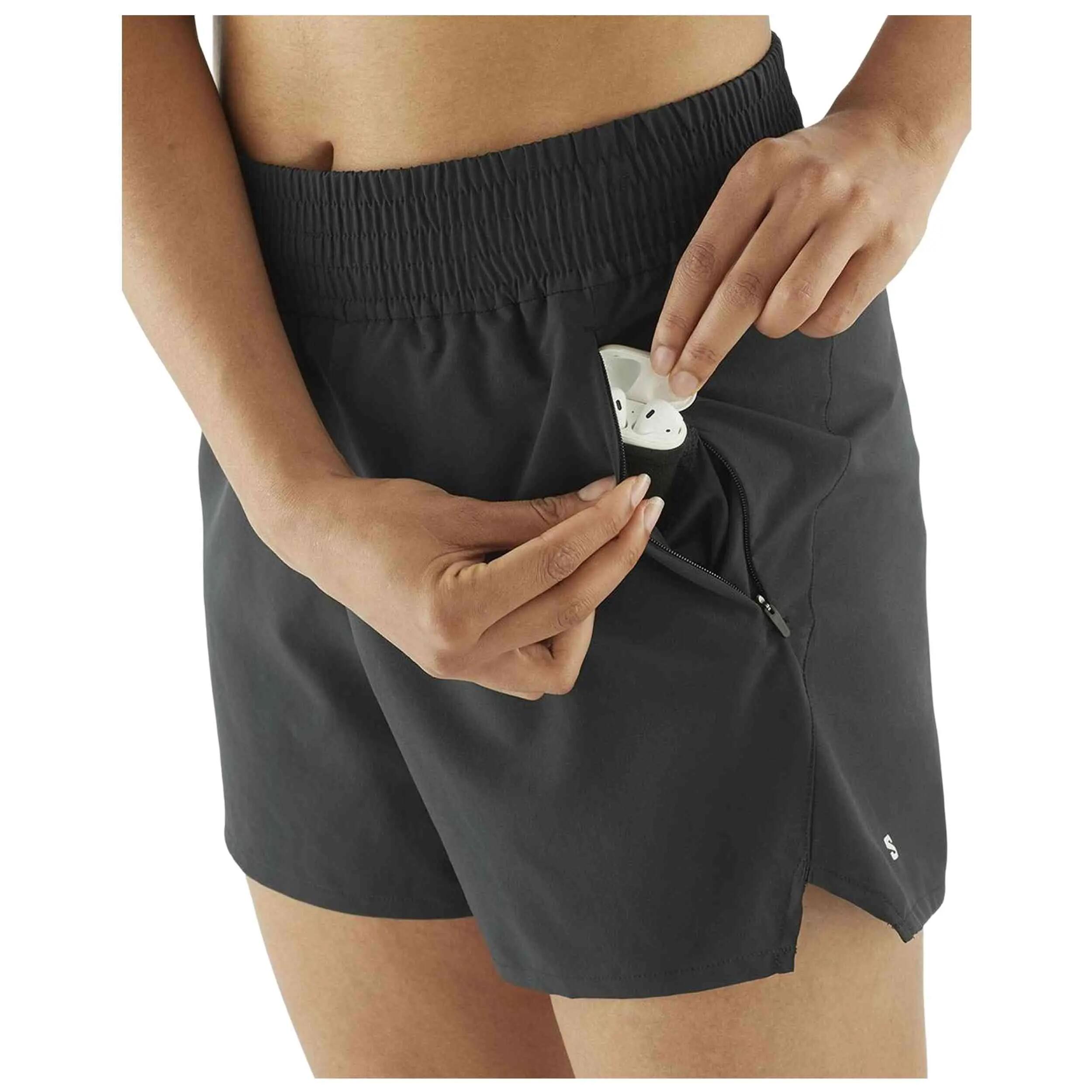 Pantaloncini Salomon modello Shakeout Core 4 per donne 5/5