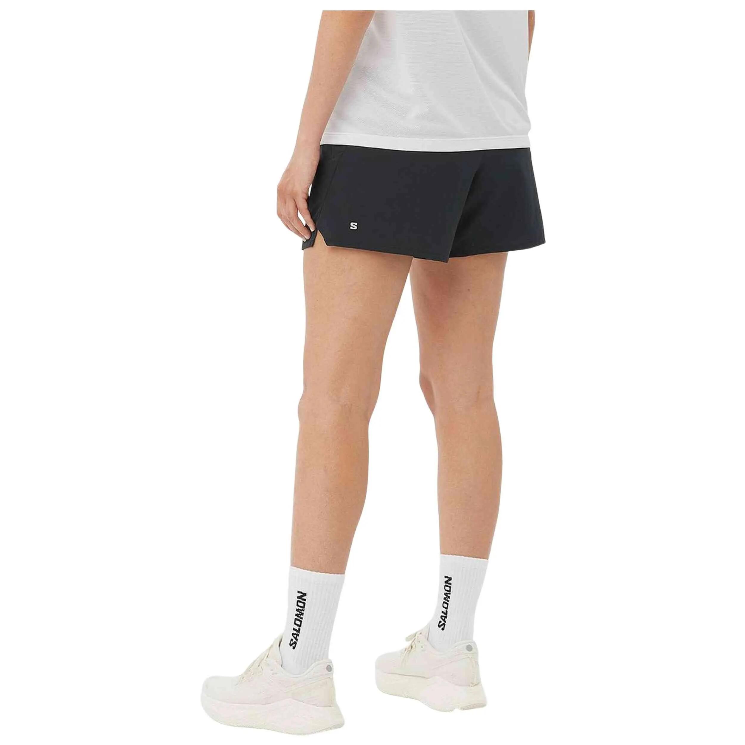 Pantaloncini Salomon modello Shakeout Core 4 per donne 3/5