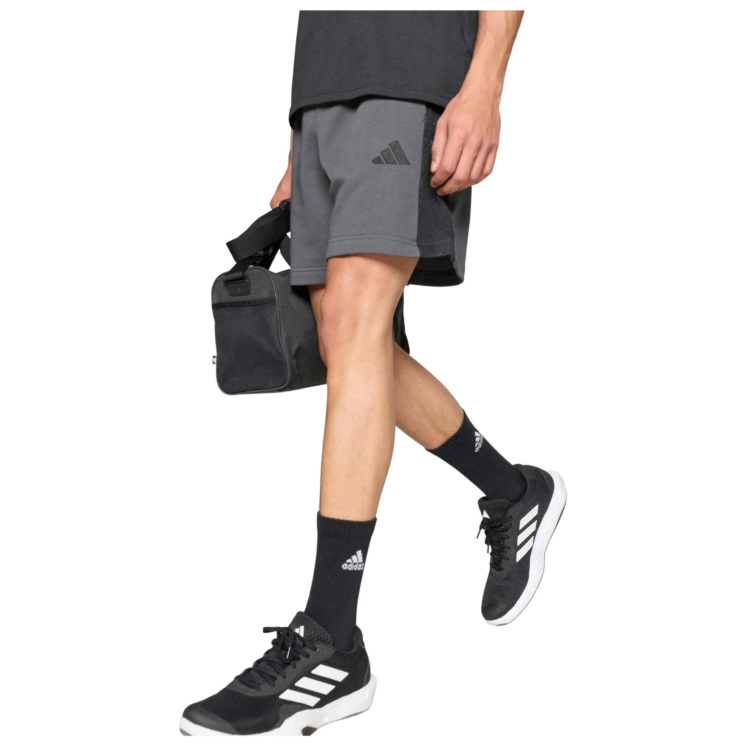 Short Adidas modèle KC0712 pour homme 4/5