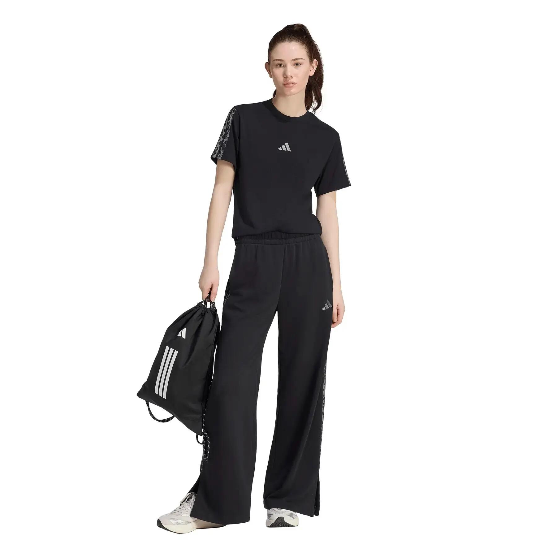 T-shirt da donna adidas Essentials 3-Stripes 3/6