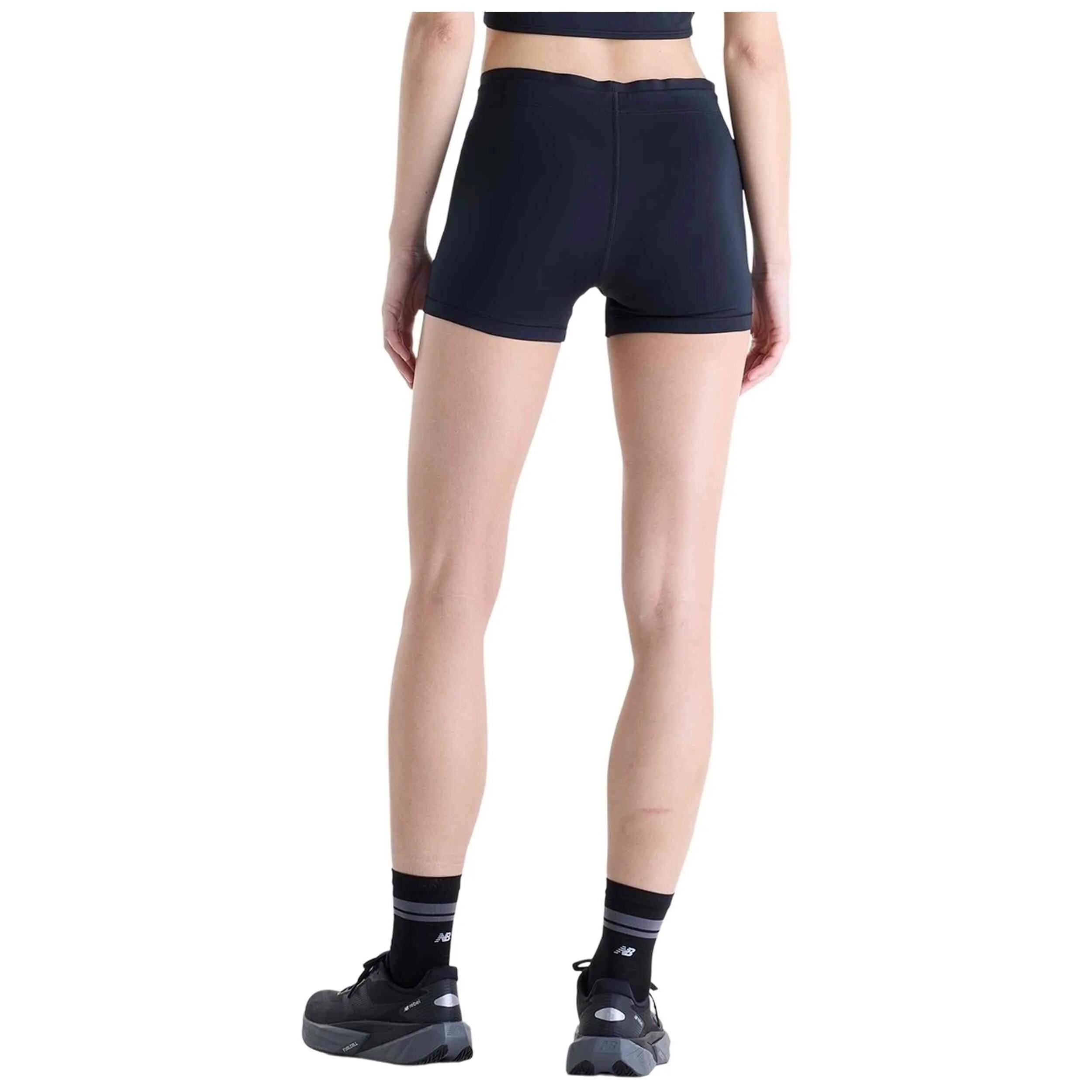 Korte broek New Balance model WB61G voor vrouwen 2/4