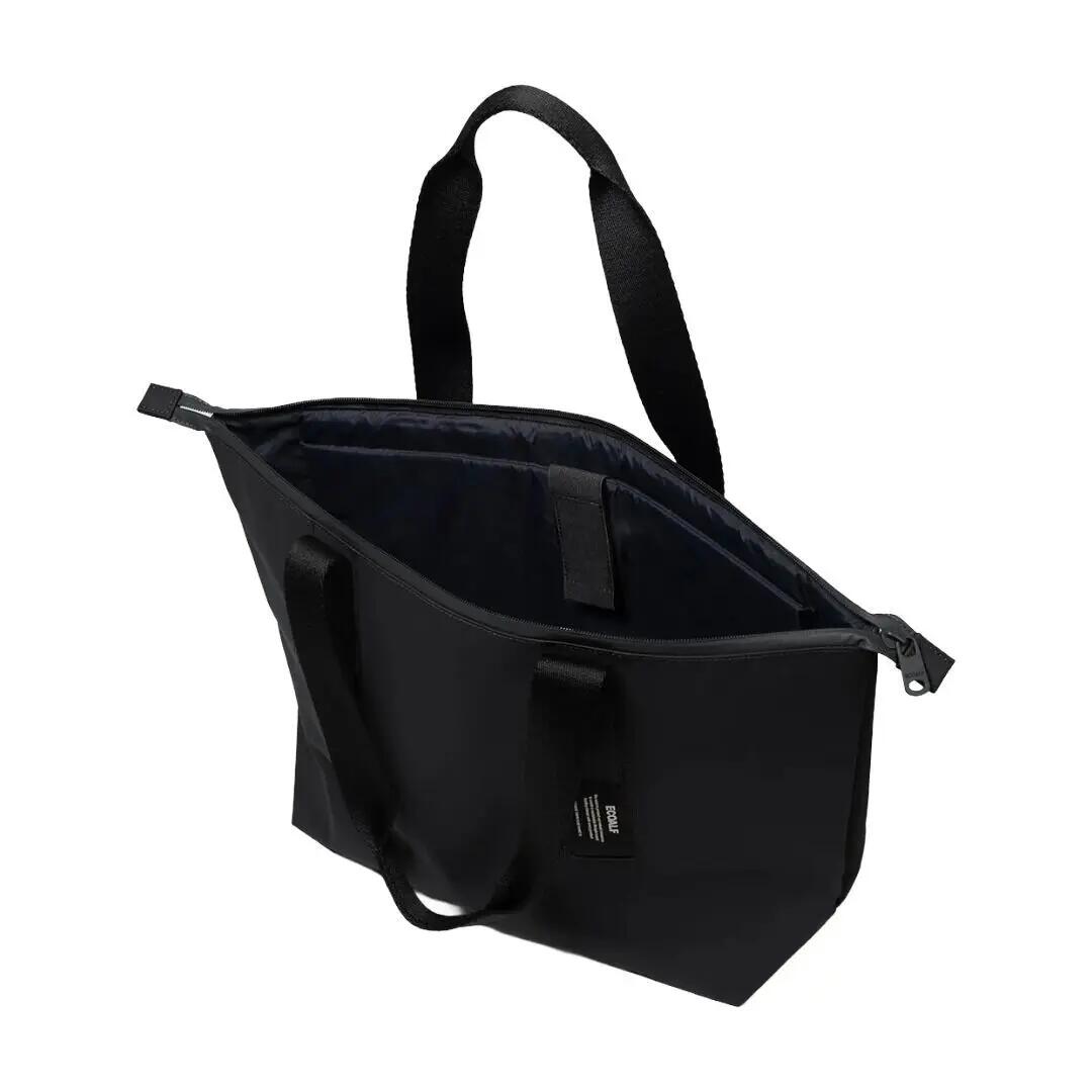 Bolso Negro Ecoalf Areny WR Medium Otto Black Resistente y Ligero 2/4