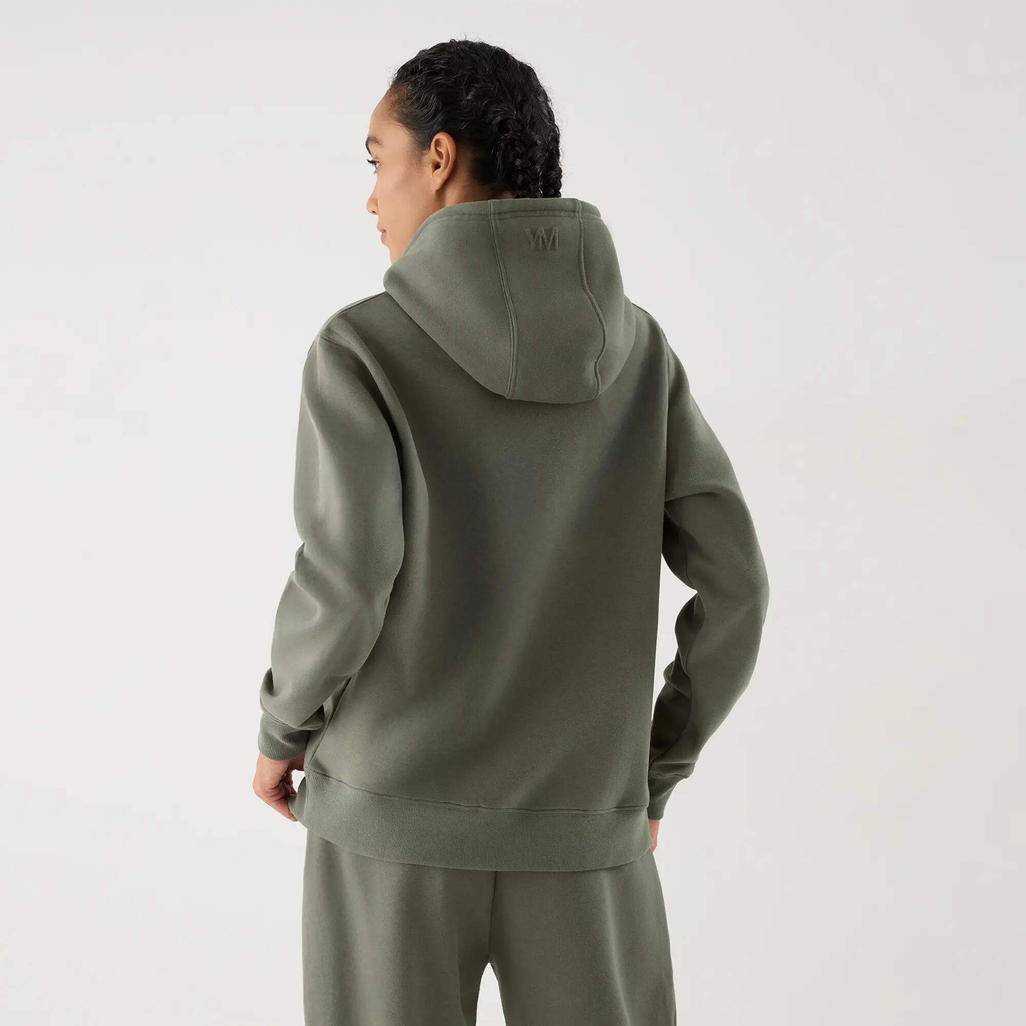 Sweatshirt desportiva de mulher verde cardada com capuz 2/6