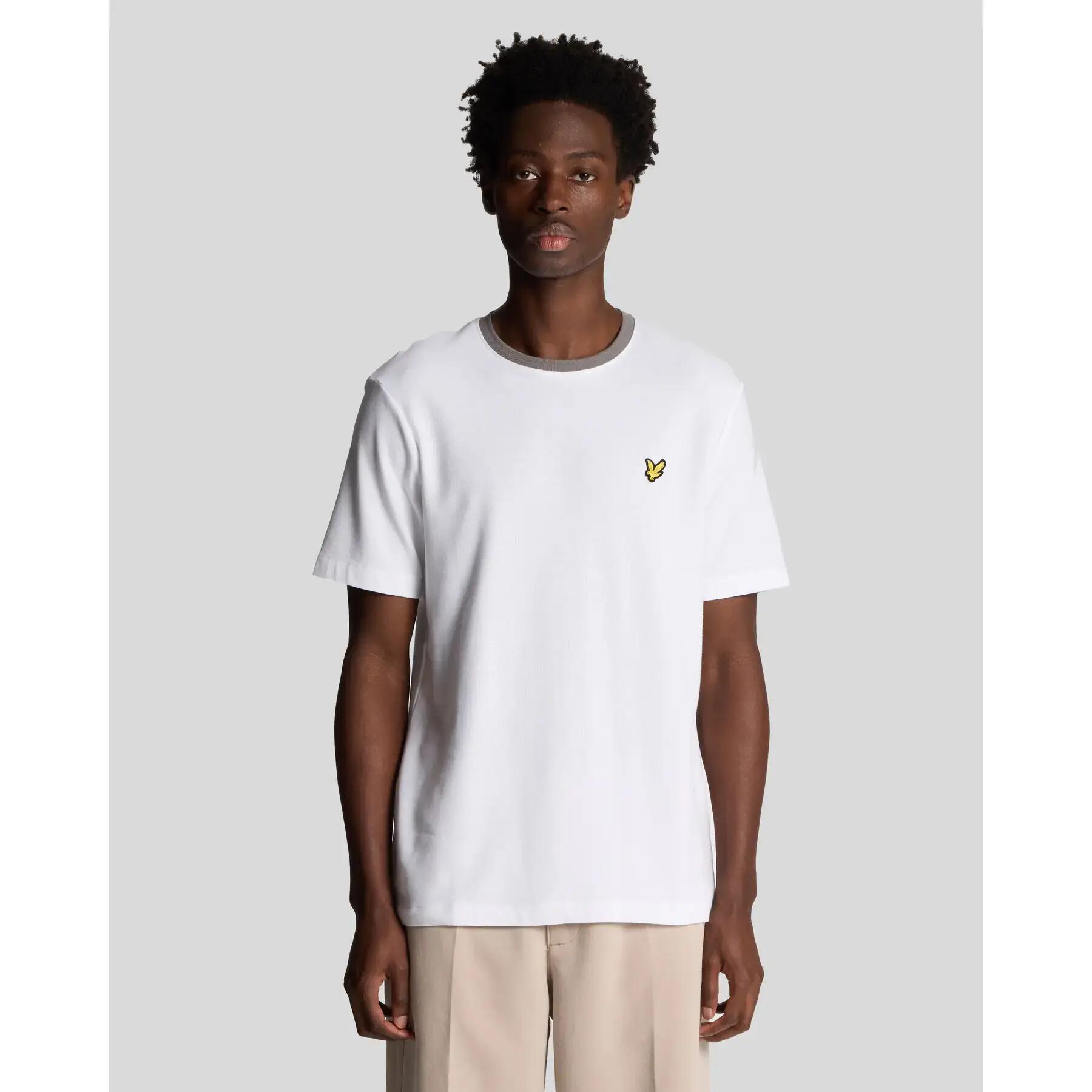 T-shirt z kontrastowym dekoltem Lyle & Scott 2/5