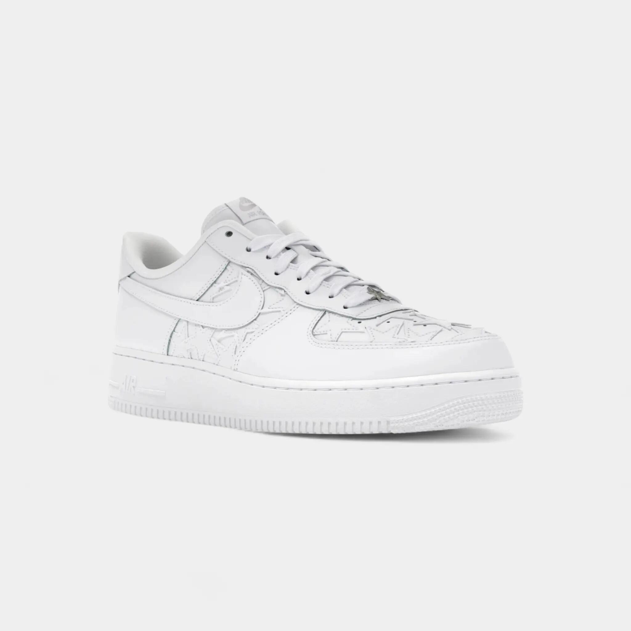 Nike Air Force 1 Low Retro Triple White Stars 2/5