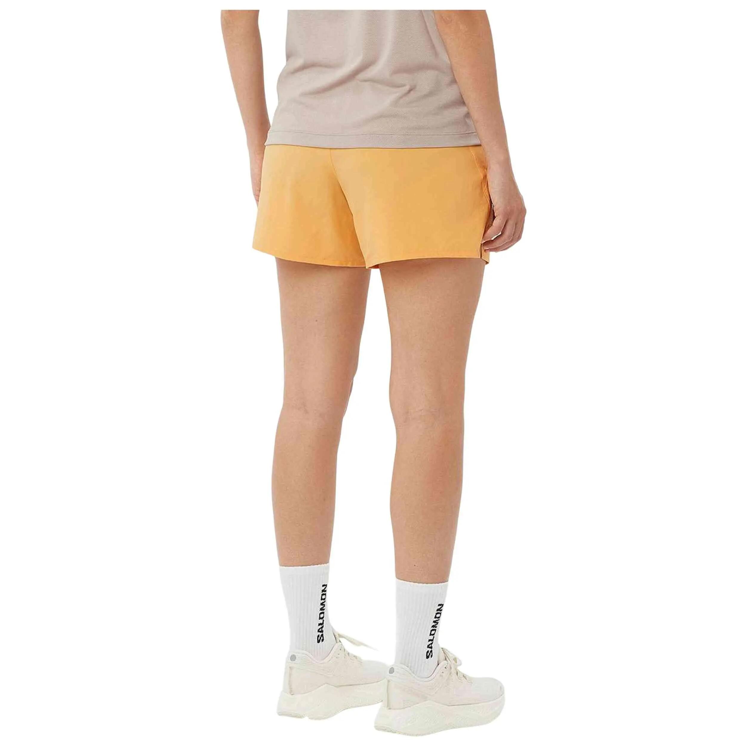 Kurze hose Salomon Modell SHKout Core 4" für frauen 4/5