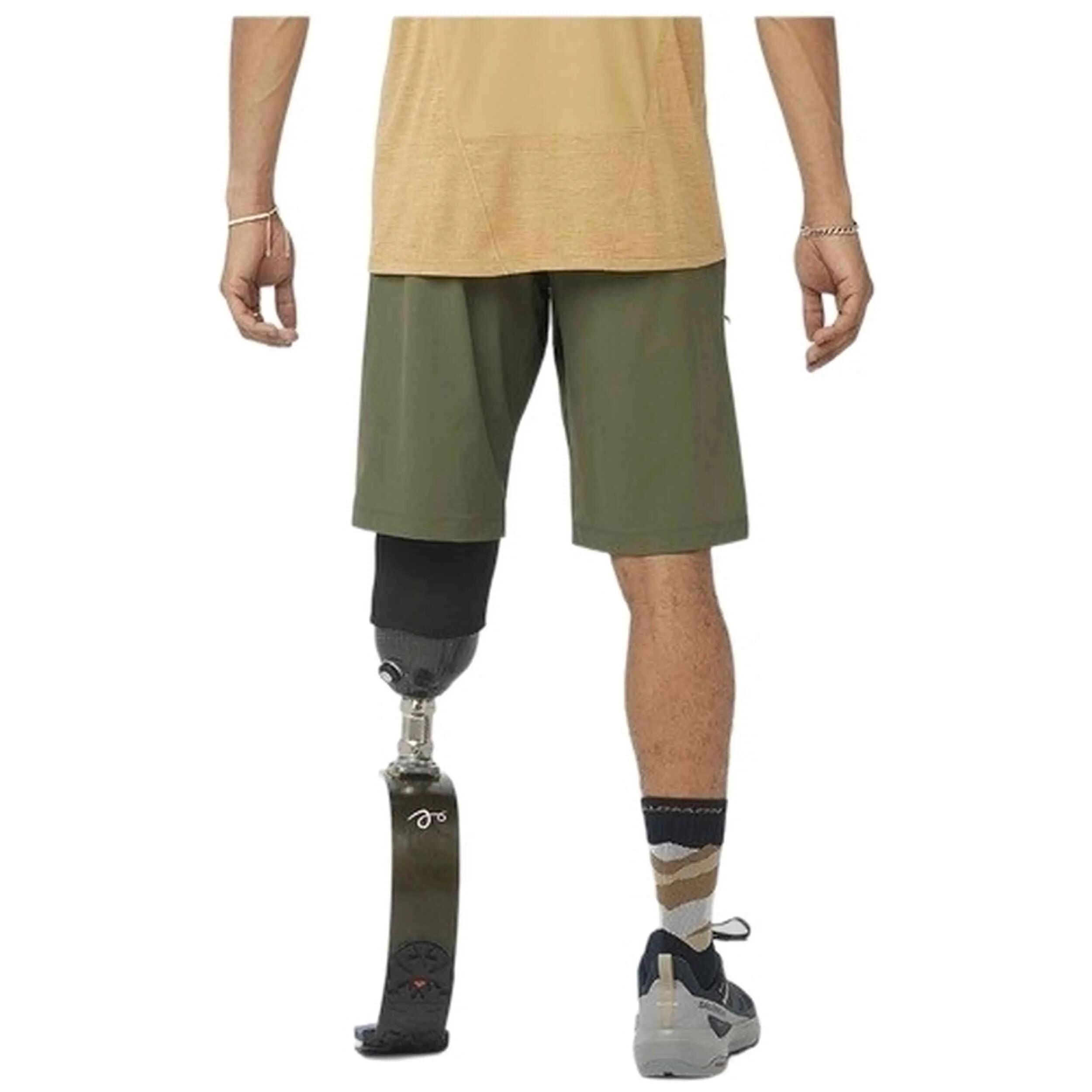 Short Salomon modèle Wayfarer pour homme 2/3