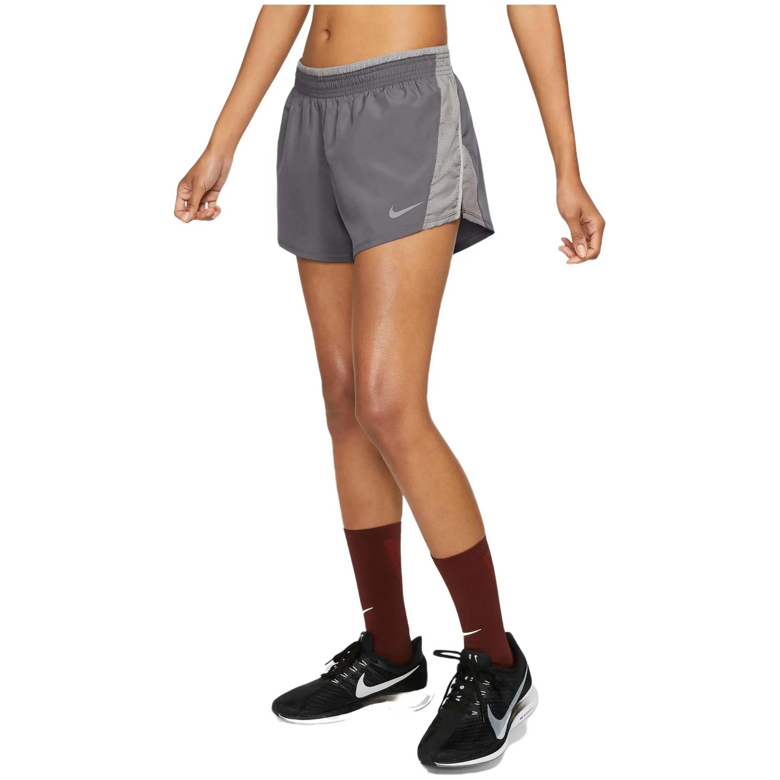 Pantaloncini Nike modello 895863-036 per donne 2/5