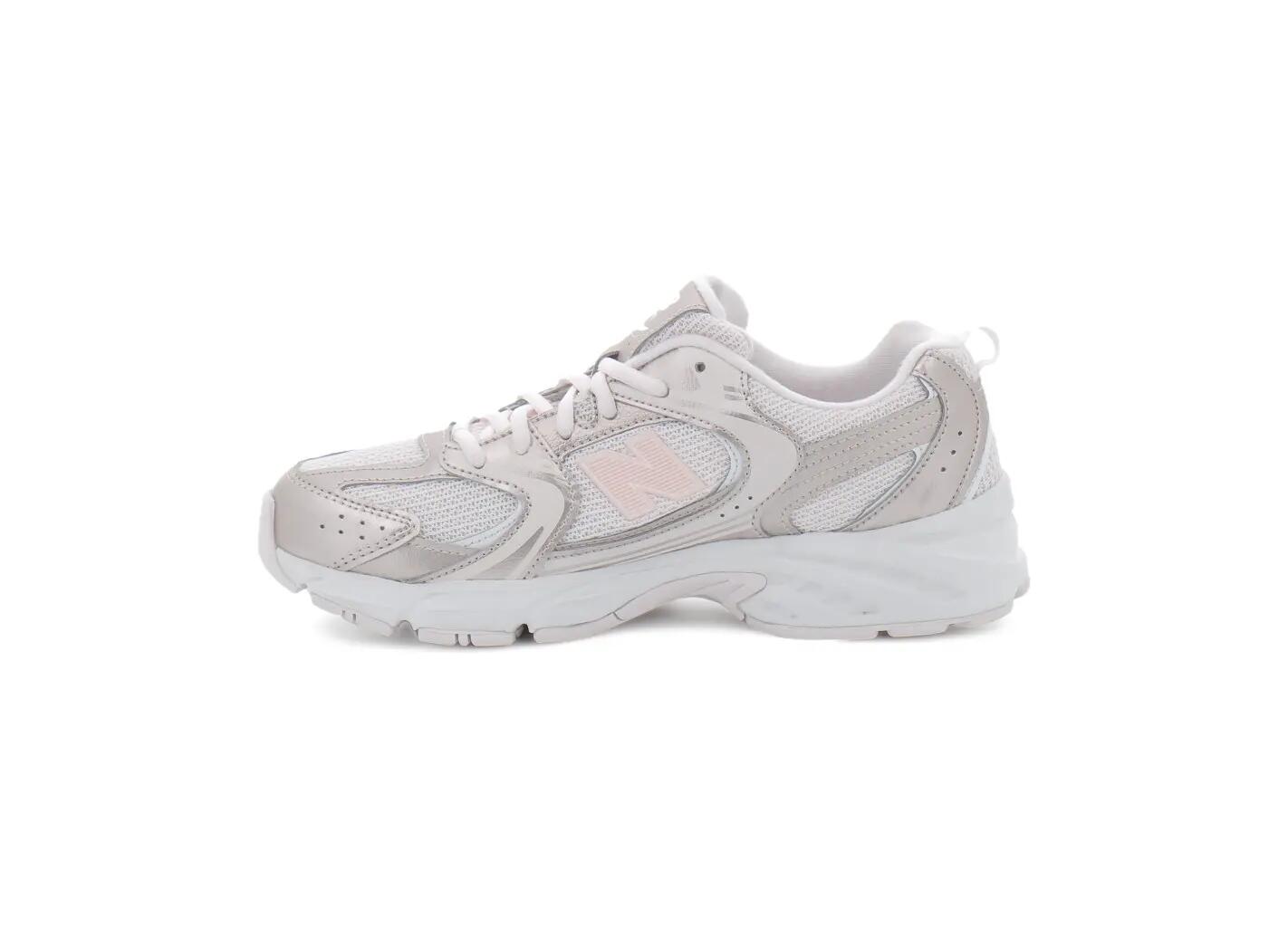 New Balance 530 Lace Shoes in Pink 3/5