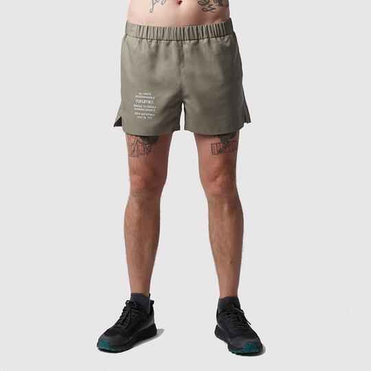 C2C Running Shorts Herren, nachhaltige kurze Laufhose, olivgrün, mit Aufdruck