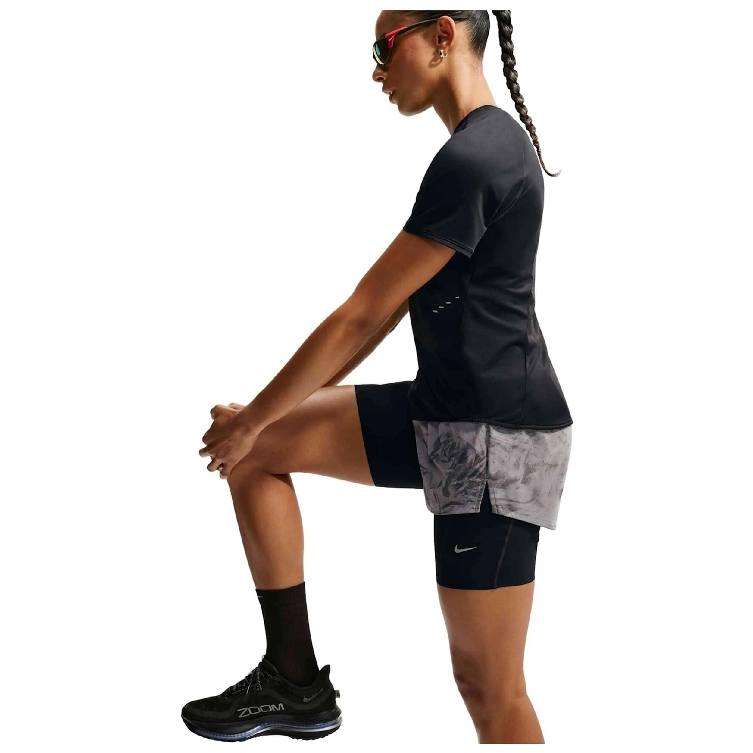 Pantalon corto Nike modelo HV2916-036 para mujer 4/5