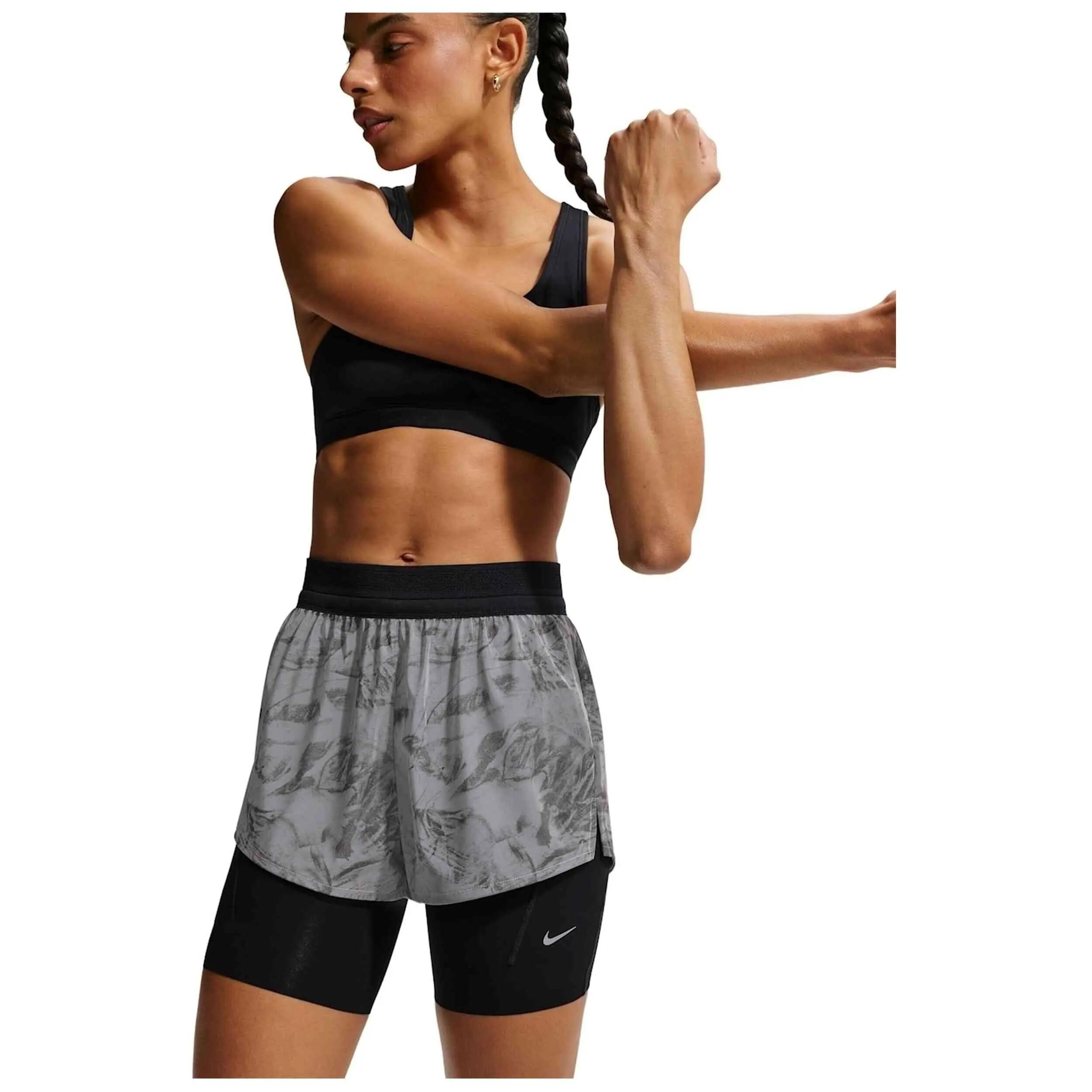 Pantalon corto Nike modelo HV2916-036 para mujer 2/5