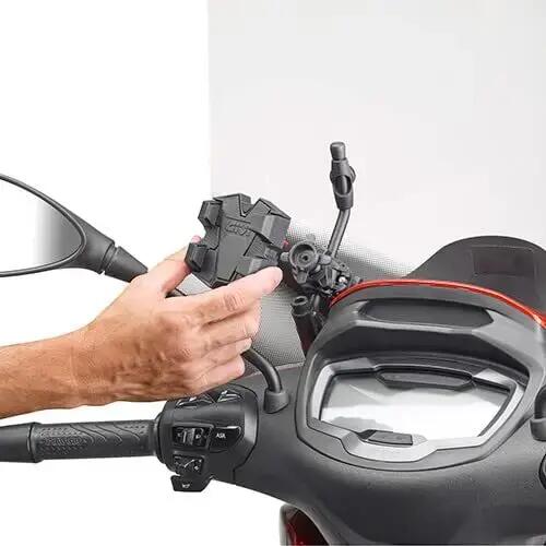 Uniwersalny motocyklowy uchwyt na smartfon Givi 3/5