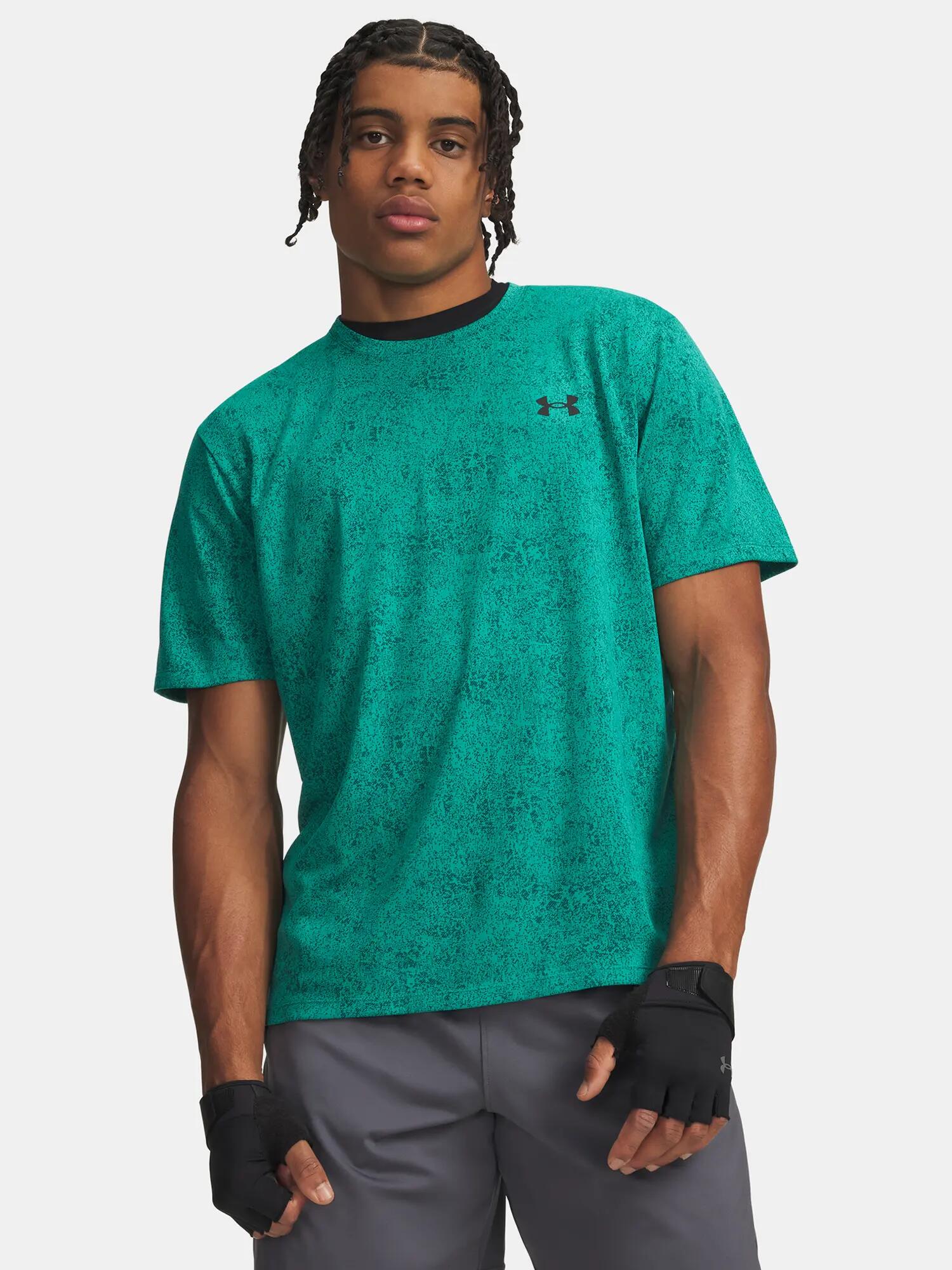 UNDER ARMOUR picture