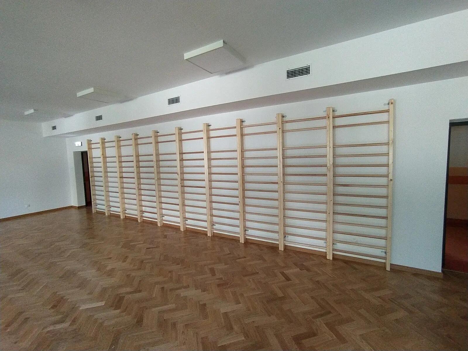 Drabinka gimnastyczna drewniana z drążkiem UNDERFIT 195 x 90 cm 4/5