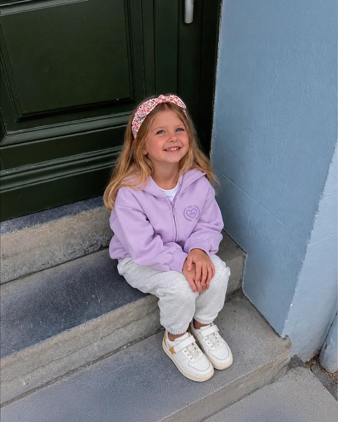 Chaqueta de chándal niña morado con capucha 2/5