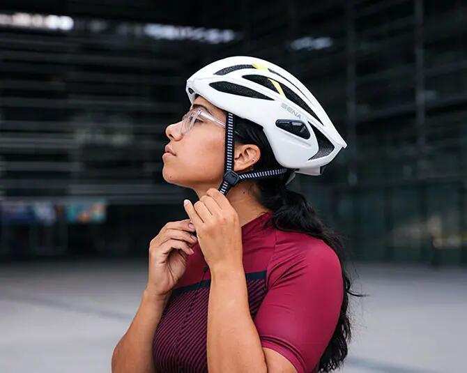 Kask do jazdy szosowej R2 z wbudowaną komunikacją Bluetooth 7/8